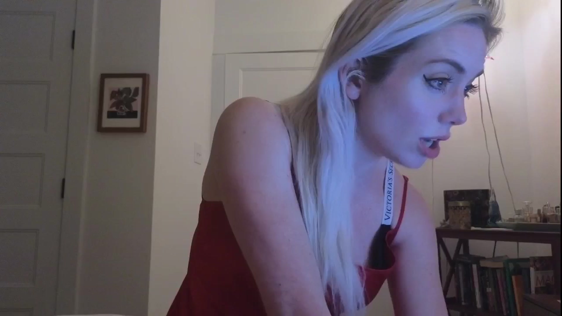 Gallery image thumbnail from GiaGeorge25's myfreecams stream on, 02/19/2025, 02:09 image 6 of 20