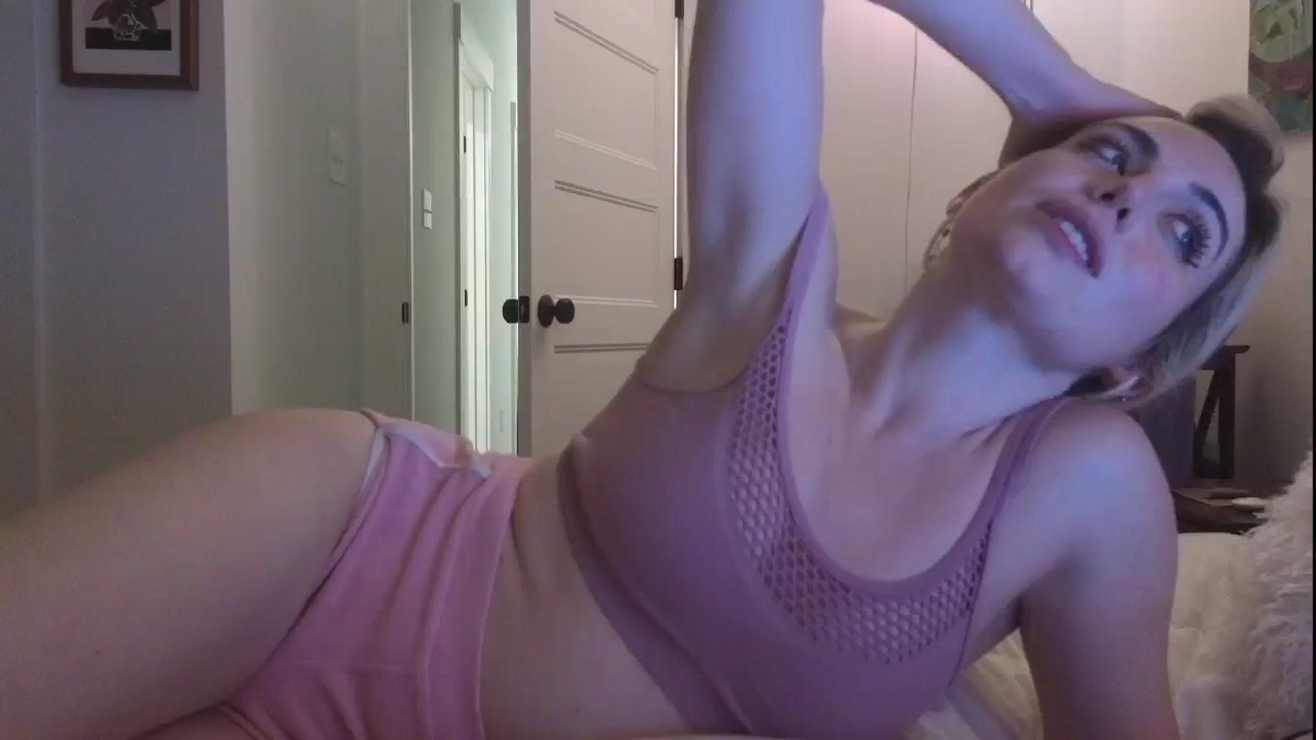 Gallery image thumbnail from GiaGeorge25's myfreecams stream on, 02/20/2025, 03:59 image 16 of 20