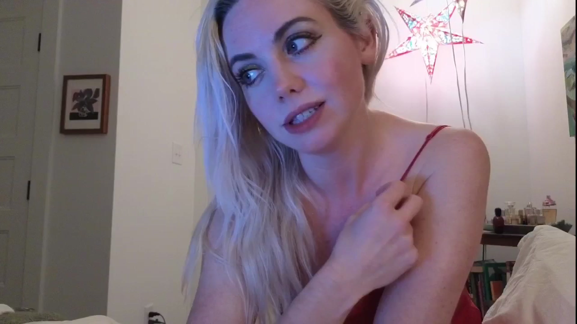 Gallery image thumbnail from GiaGeorge25's myfreecams stream on, 04/25/2025, 01:52 image 16 of 20