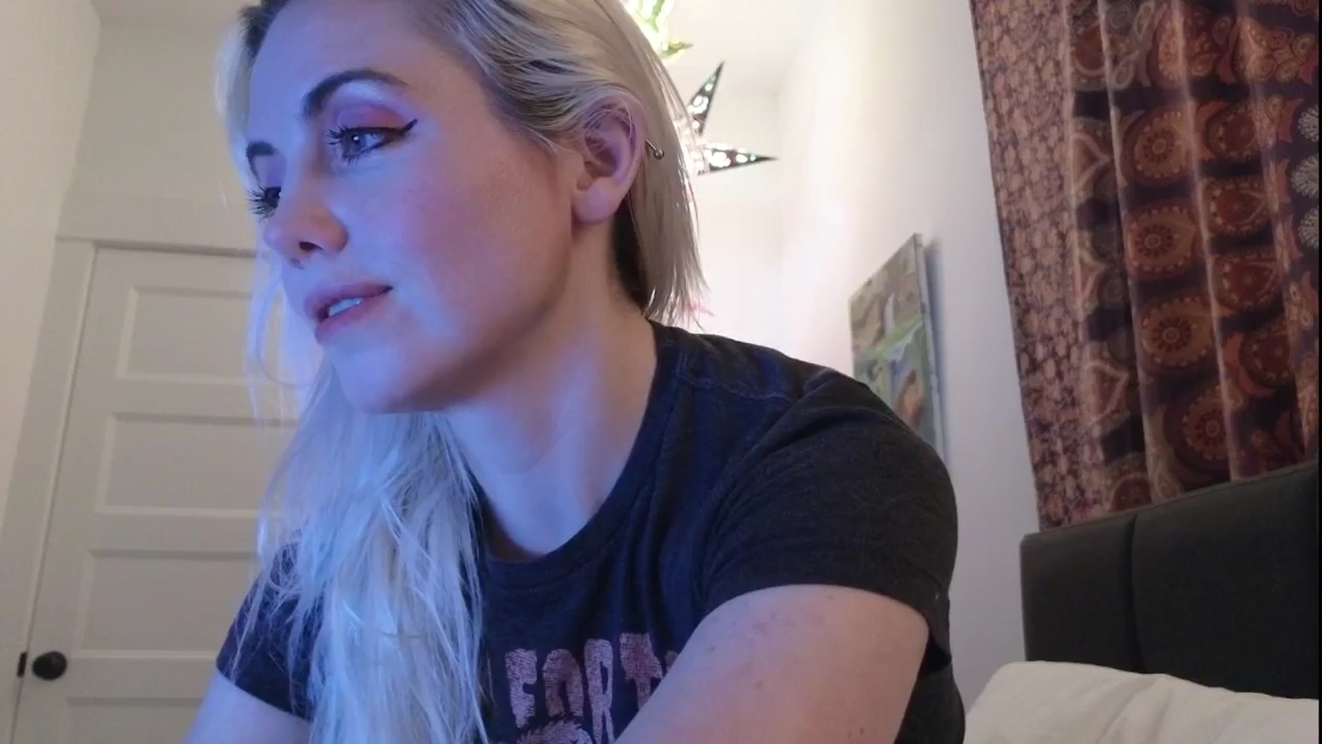 Gallery image thumbnail from GiaGeorge25's myfreecams stream on, 05/02/2025, 24:18 image 8 of 20