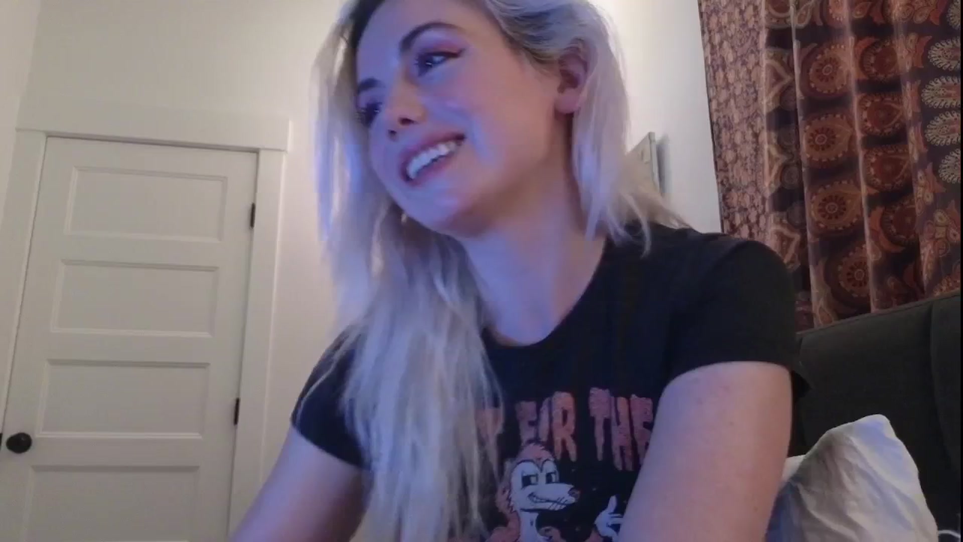 Gallery image thumbnail from GiaGeorge25's myfreecams stream on, 05/02/2025, 24:18 image 17 of 20