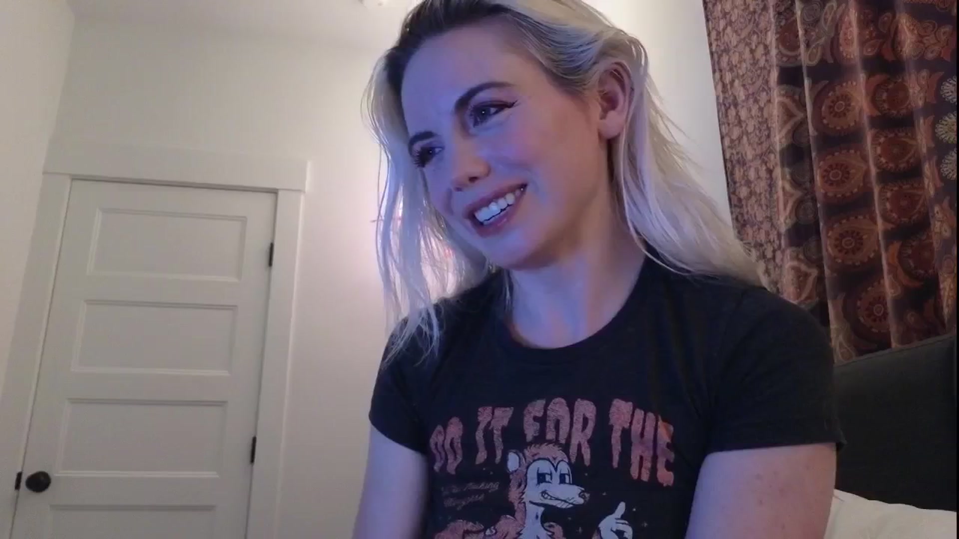 Gallery image thumbnail from GiaGeorge25's myfreecams stream on, 05/02/2025, 24:18 image 10 of 20