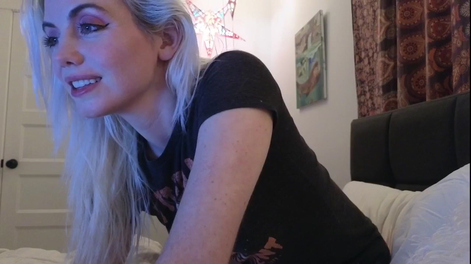 Gallery image thumbnail from GiaGeorge25's myfreecams stream on, 05/02/2025, 24:18 image 15 of 20