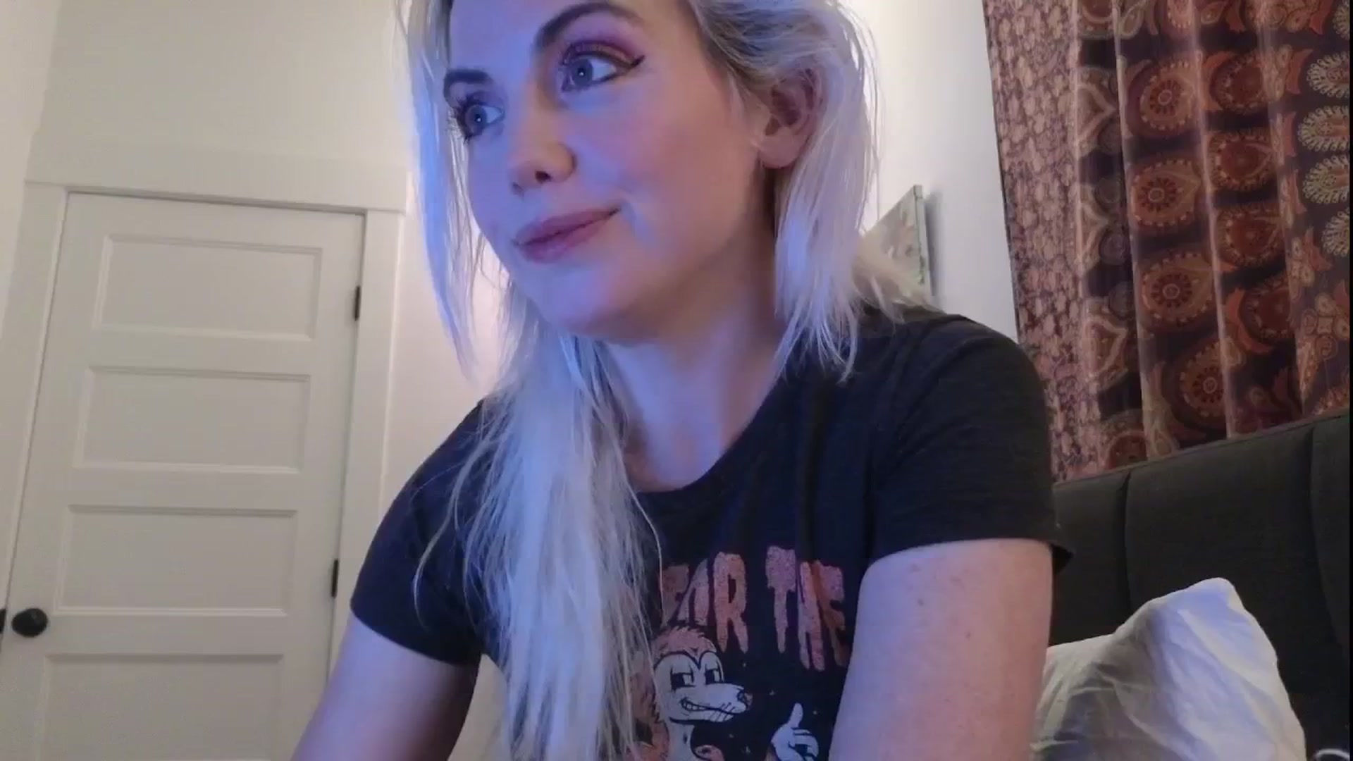Gallery image thumbnail from GiaGeorge25's myfreecams stream on, 05/02/2025, 24:18 image 18 of 20
