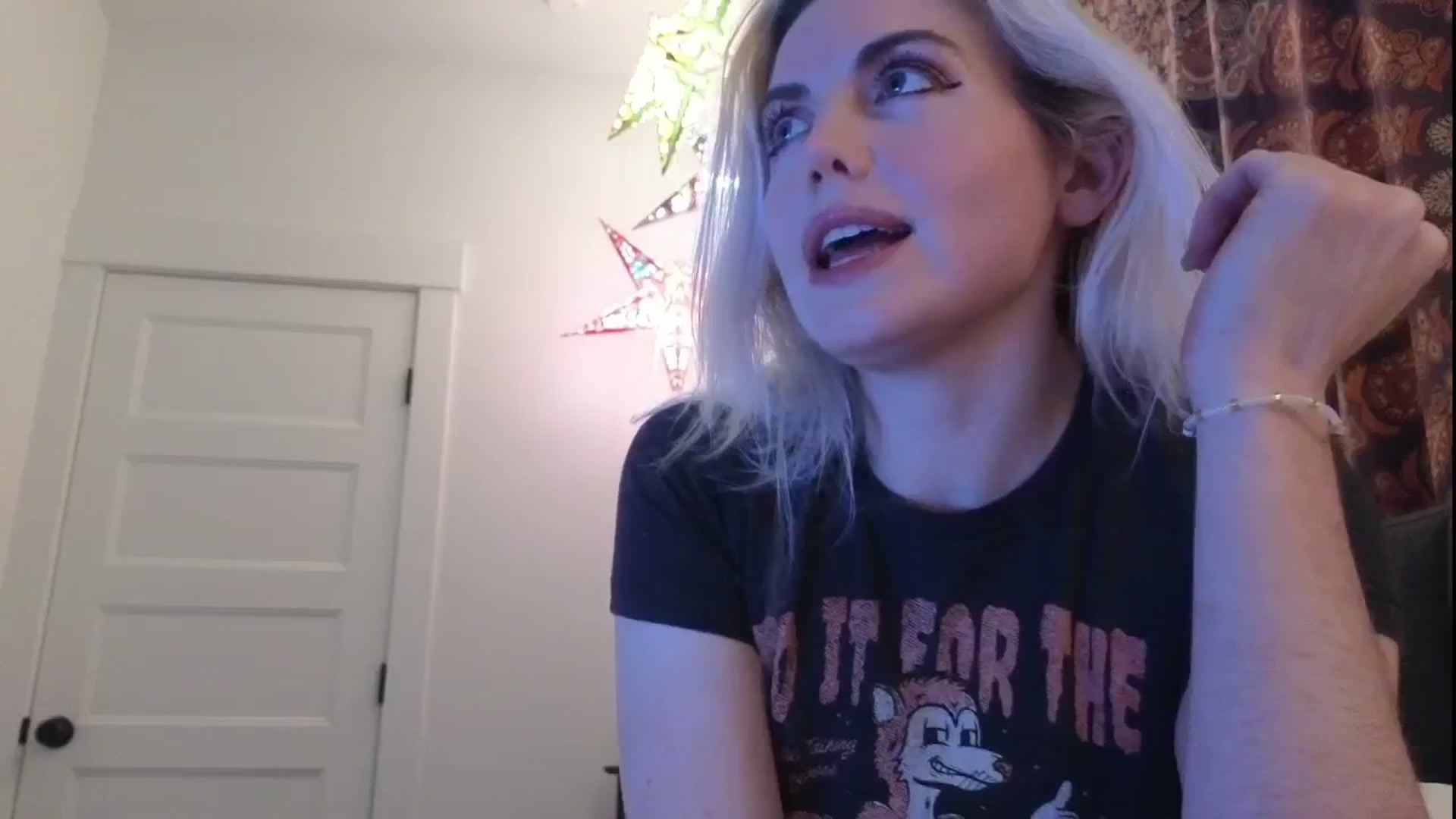 Gallery image thumbnail from GiaGeorge25's myfreecams stream on, 05/02/2025, 24:18 image 6 of 20