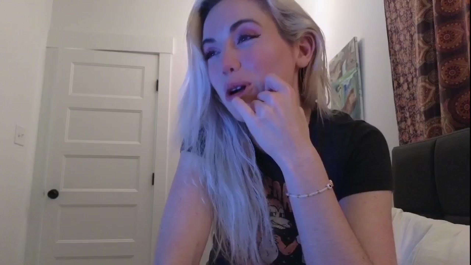 Gallery image thumbnail from GiaGeorge25's myfreecams stream on, 05/02/2025, 01:31 image 5 of 20