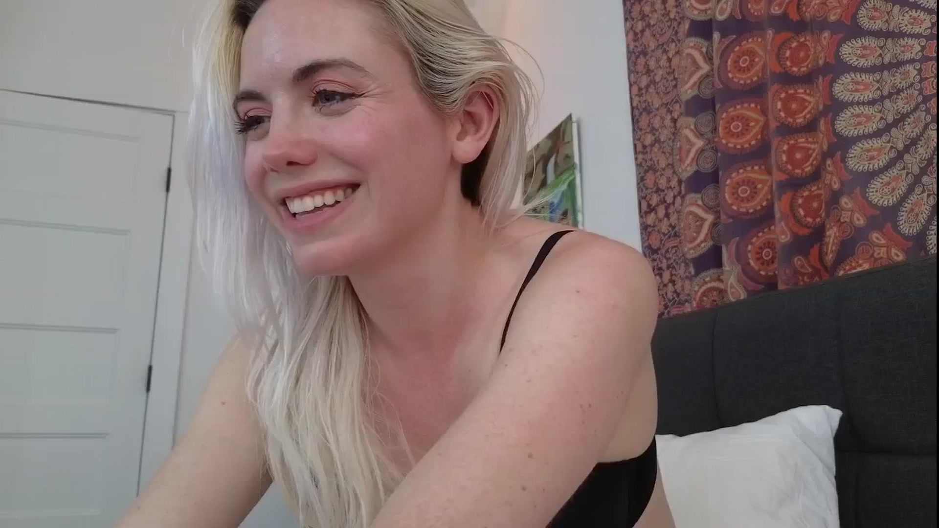 Gallery image thumbnail from GiaGeorge25's myfreecams stream on, 05/04/2025, 20:36 image 16 of 20