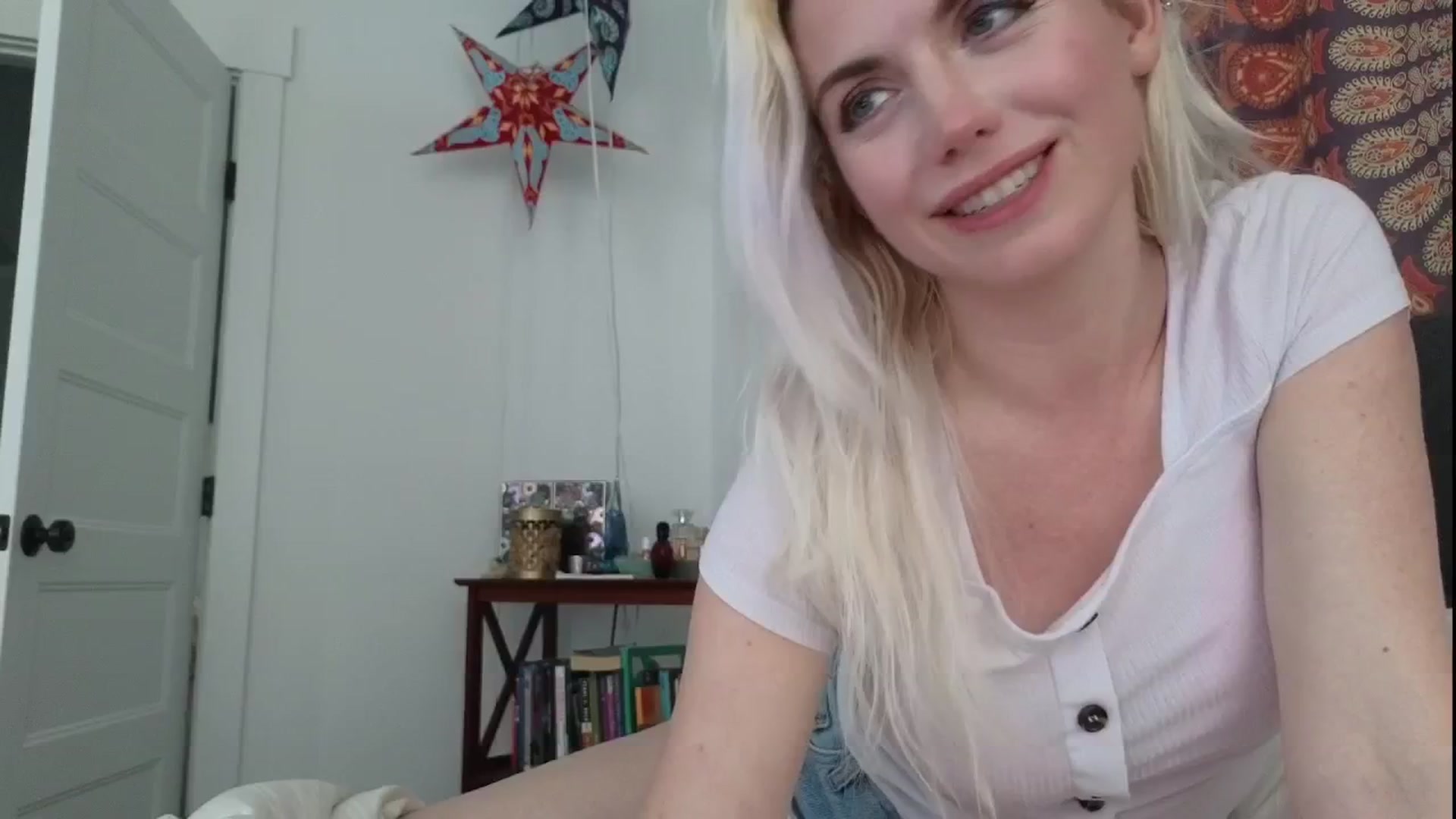 Gallery image thumbnail from GiaGeorge25's myfreecams stream on, 05/07/2025, 22:23 image 19 of 20