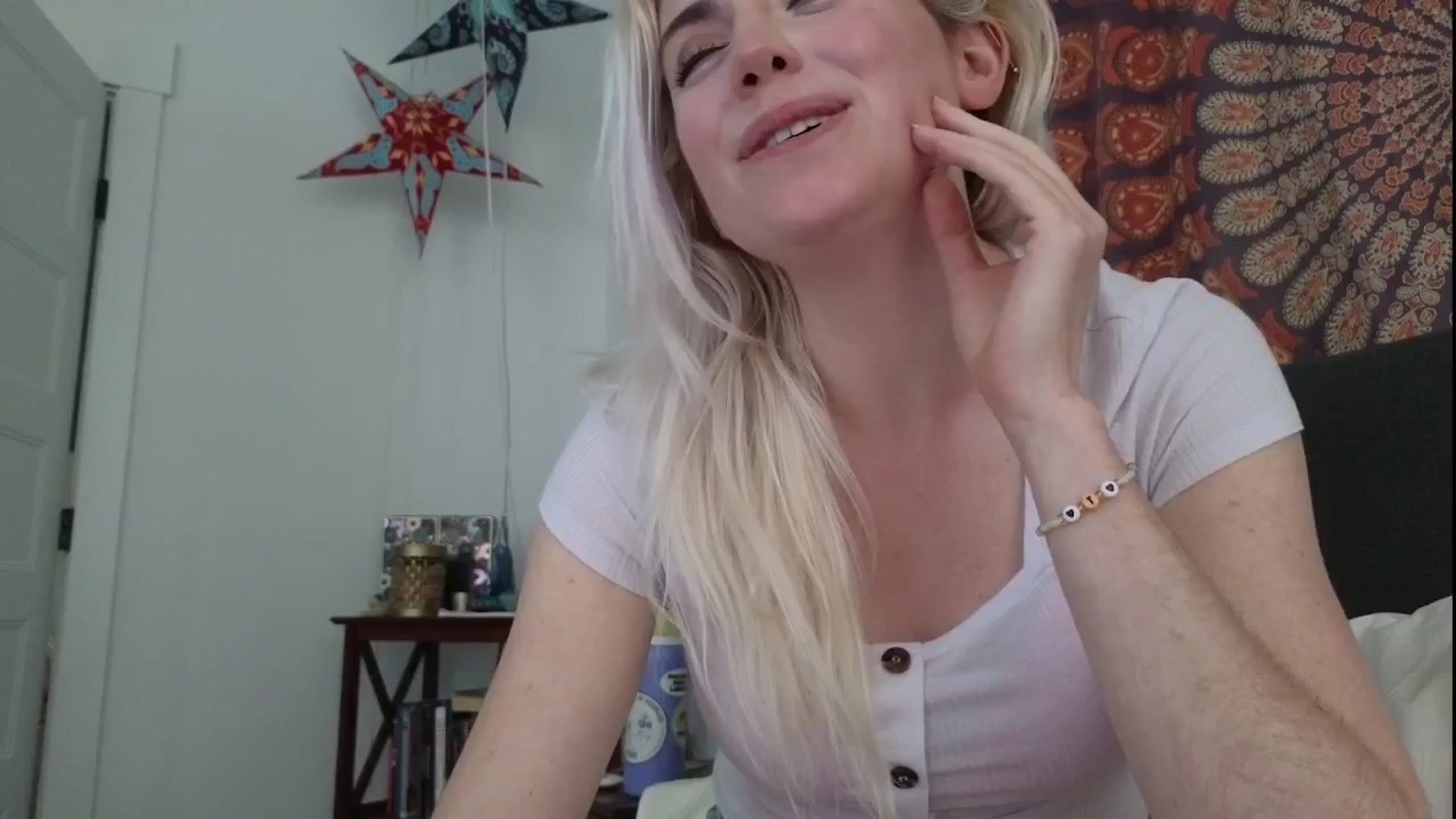 Gallery image thumbnail from GiaGeorge25's myfreecams stream on, 05/07/2025, 22:53 image 17 of 20