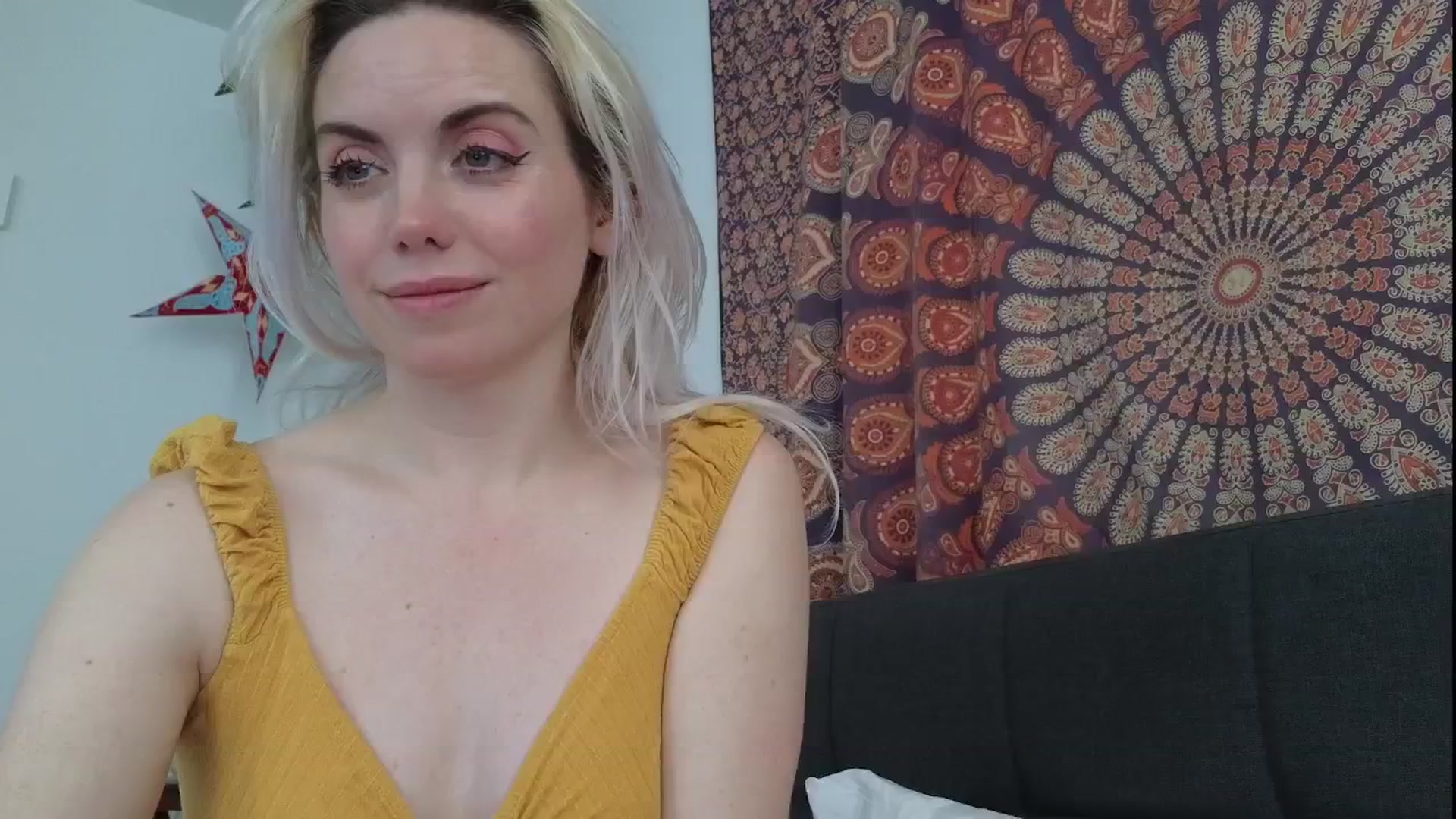 Gallery image thumbnail from GiaGeorge25's myfreecams stream on, 05/15/2025, 20:56 image 18 of 20