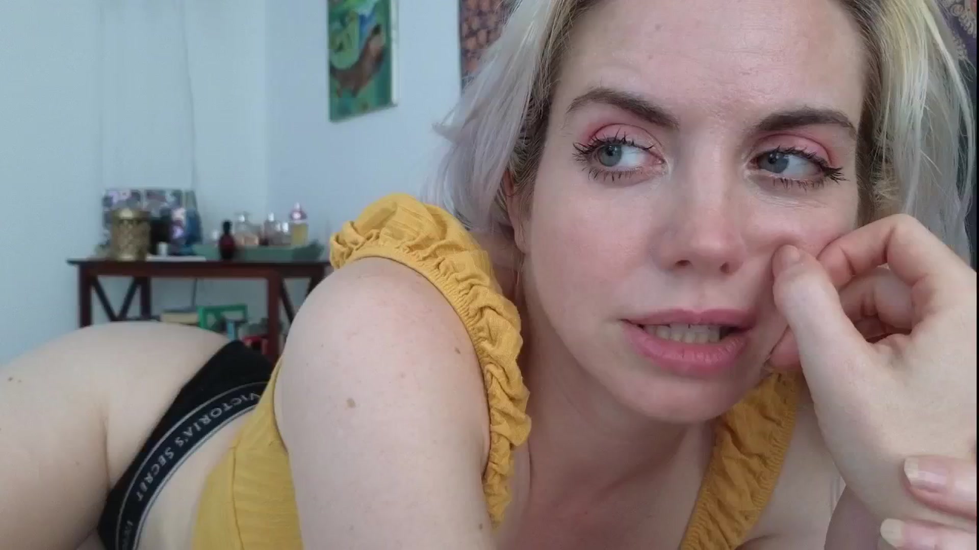 Gallery image thumbnail from GiaGeorge25's myfreecams stream on, 05/15/2025, 20:56 image 17 of 20