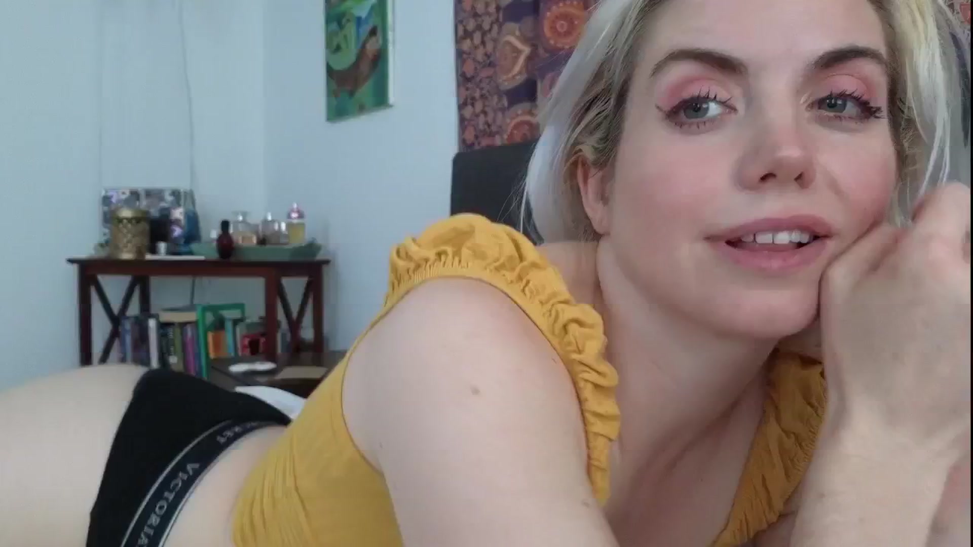 Gallery image thumbnail from GiaGeorge25's myfreecams stream on, 05/15/2025, 20:56 image 15 of 20