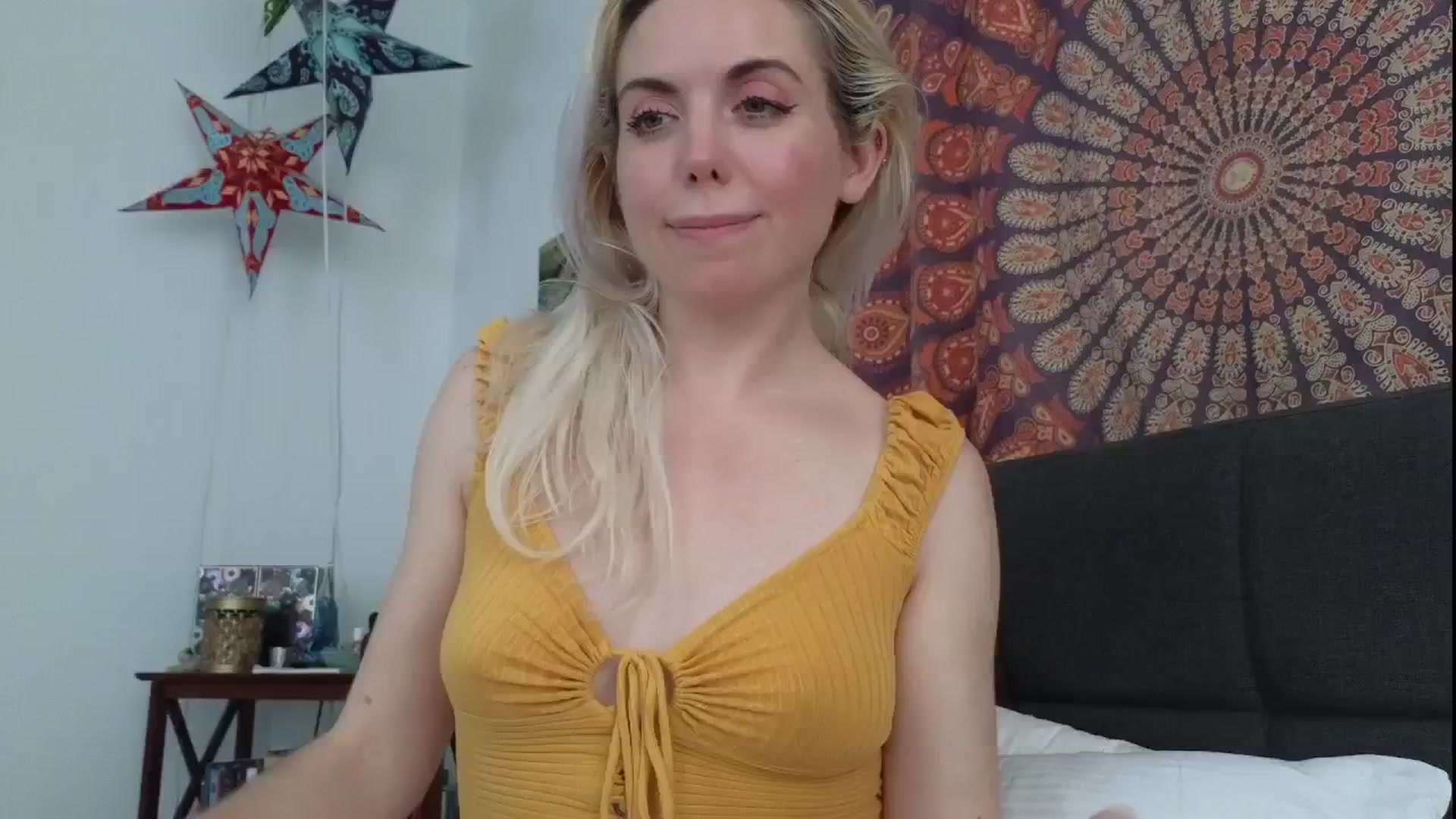 Gallery image thumbnail from GiaGeorge25's myfreecams stream on, 05/15/2025, 20:56 image 20 of 20