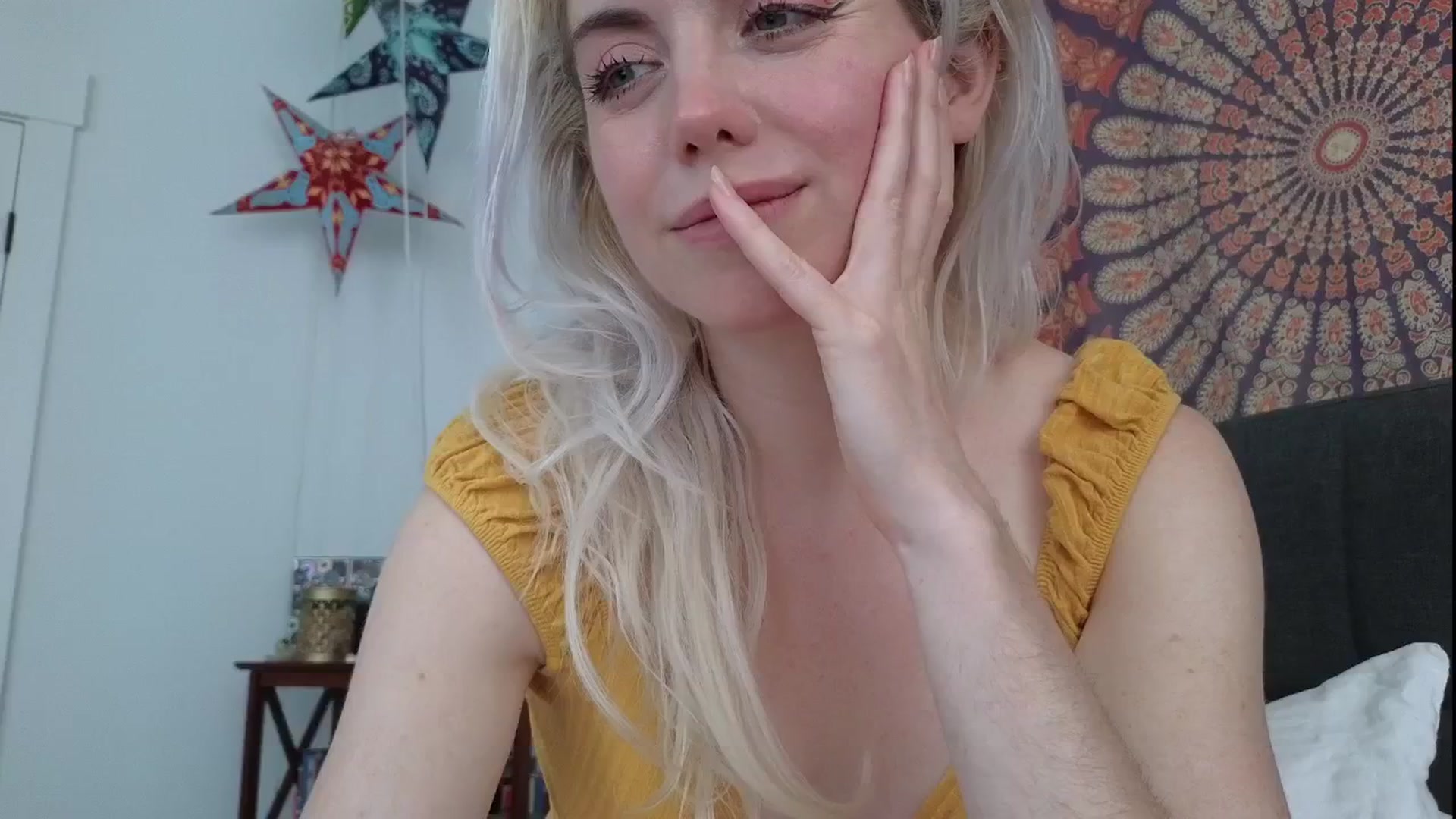 Gallery image thumbnail from GiaGeorge25's myfreecams stream on, 05/15/2025, 20:56 image 10 of 20