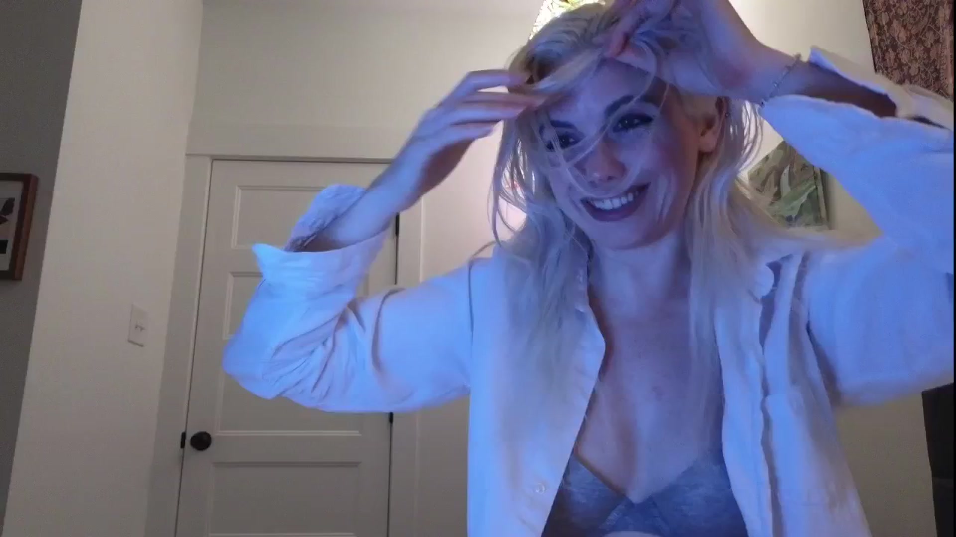 Gallery image thumbnail from GiaGeorge25's myfreecams stream on, 05/21/2025, 02:53 image 14 of 20