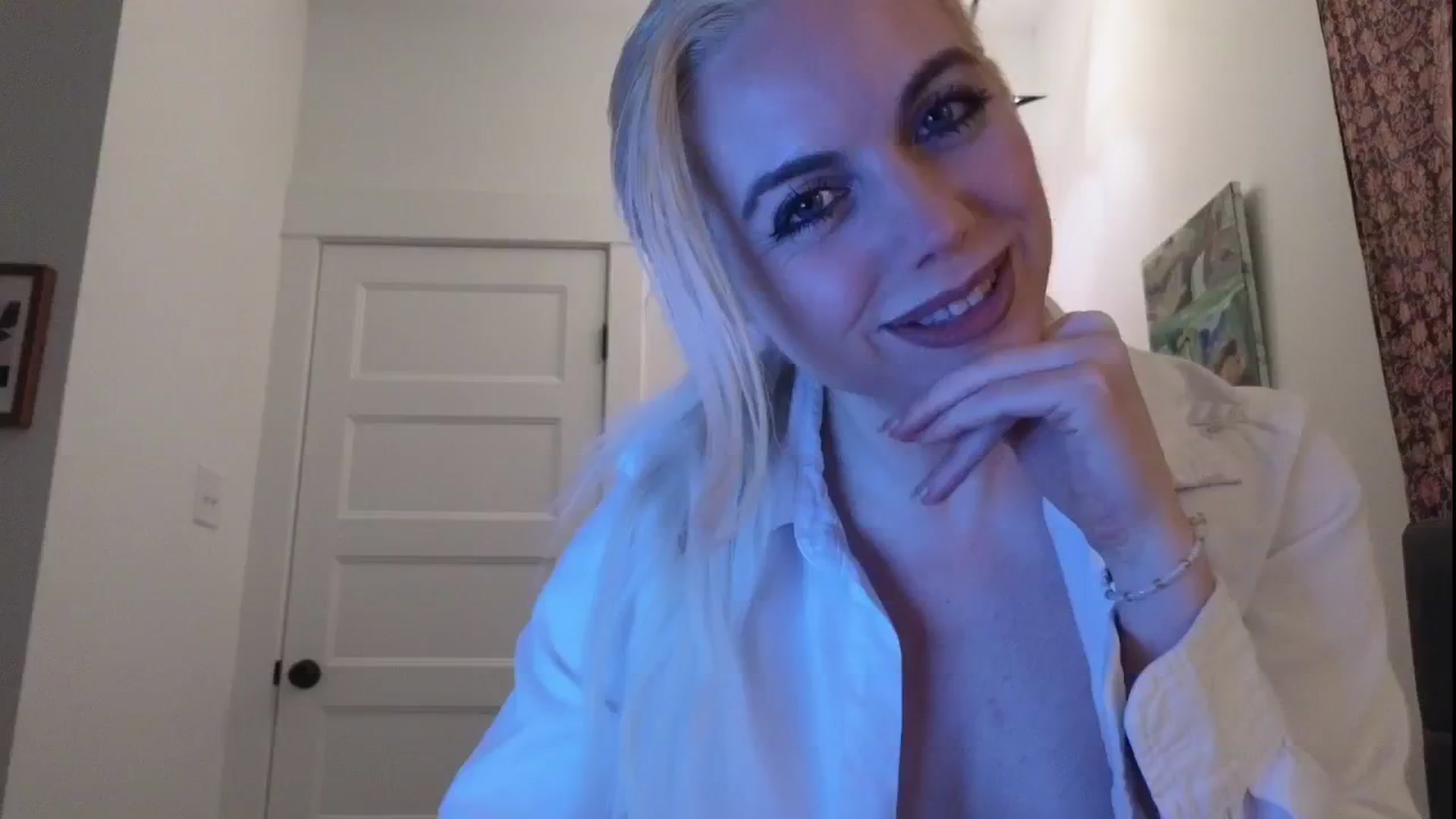 Gallery image thumbnail from GiaGeorge25's myfreecams stream on, 05/21/2025, 02:53 image 10 of 20