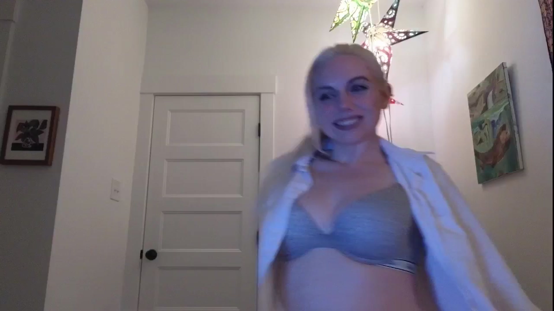 Gallery image thumbnail from GiaGeorge25's myfreecams stream on, 05/21/2025, 02:53 image 8 of 20