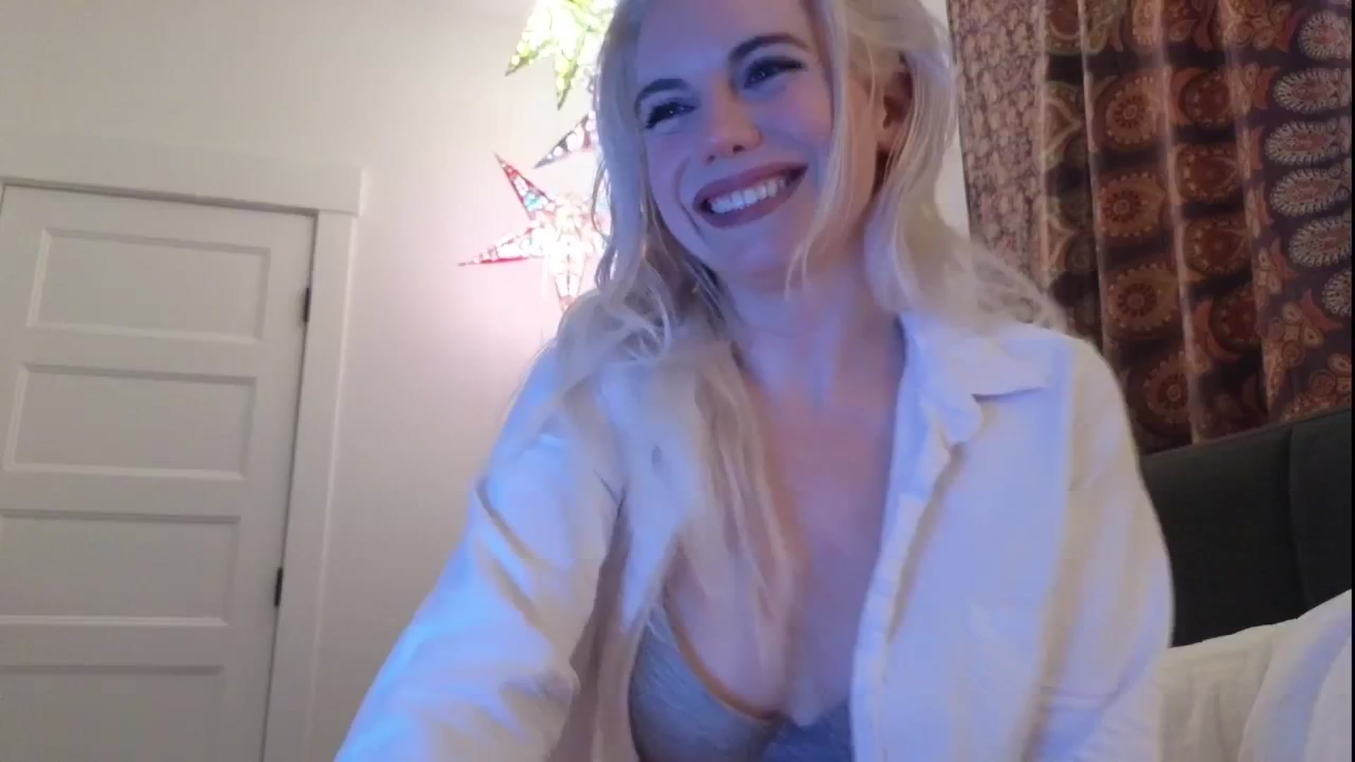Gallery image thumbnail from GiaGeorge25's myfreecams stream on, 05/21/2025, 03:48 image 5 of 20