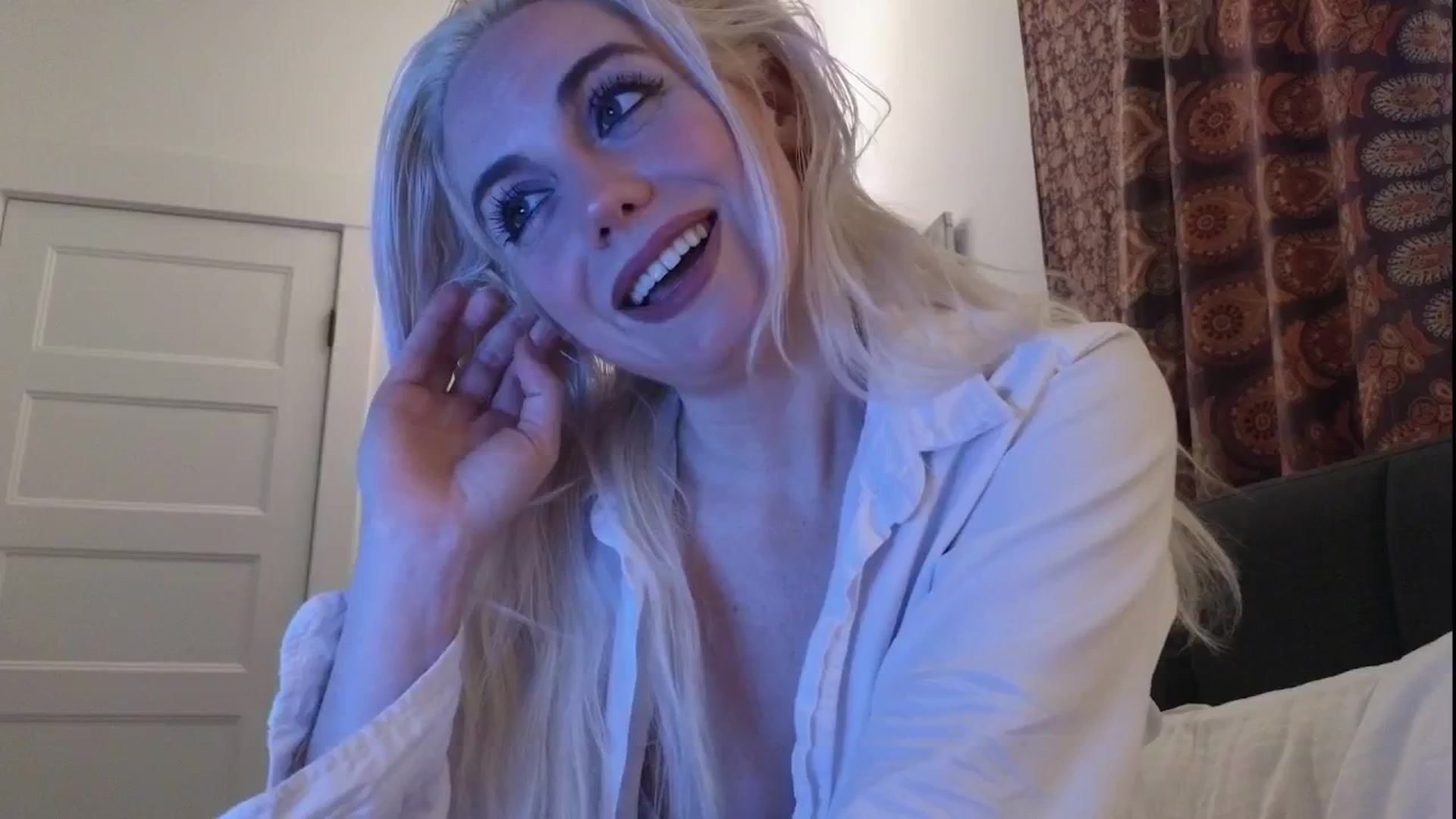 Gallery image thumbnail from GiaGeorge25's myfreecams stream on, 05/21/2025, 03:48 image 6 of 20