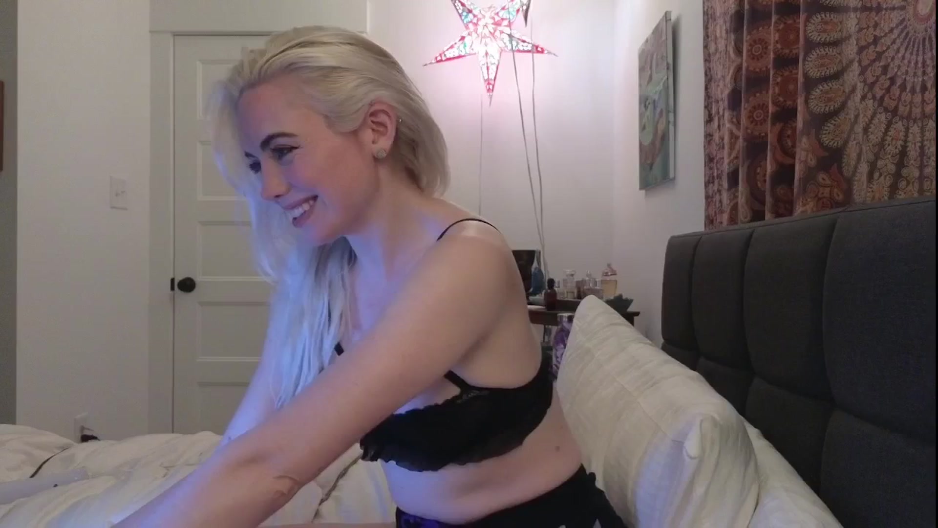 Gallery image thumbnail from GiaGeorge25's myfreecams stream on, 05/25/2025, 06:44 image 20 of 20