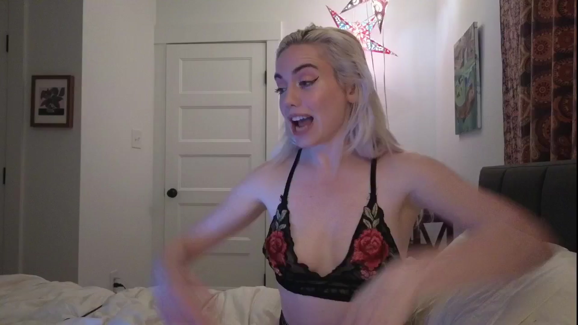 Gallery image thumbnail from GiaGeorge25's myfreecams stream on, 06/08/2025, 03:22 image 10 of 20