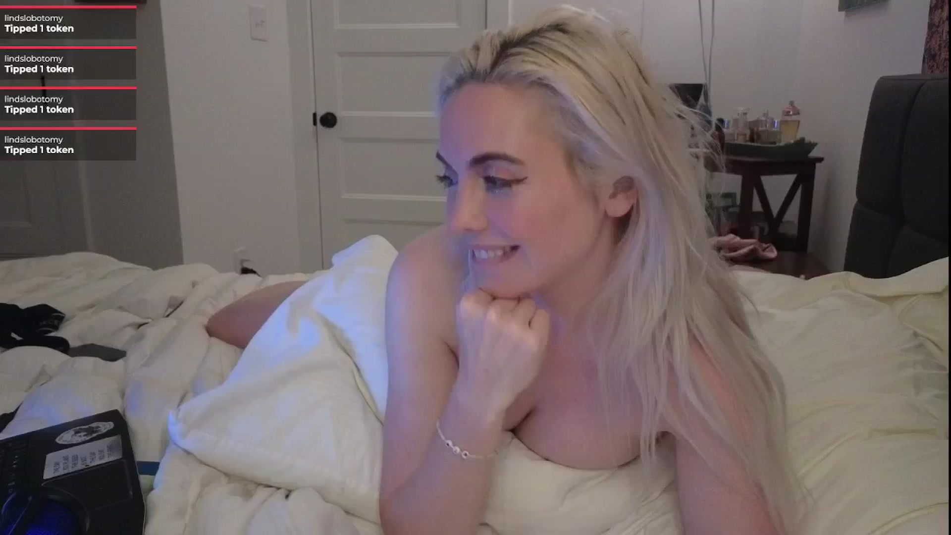 Gallery image thumbnail from GiaGeorge25's myfreecams stream on, 06/08/2025, 04:44 image 19 of 20
