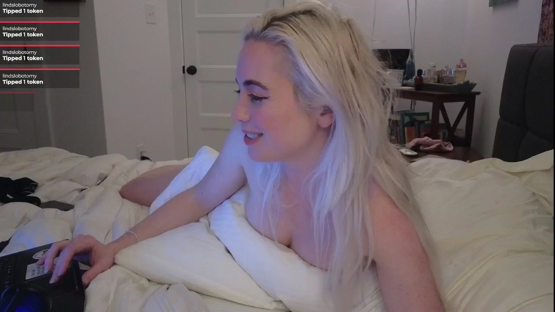 Gallery image thumbnail from GiaGeorge25's myfreecams stream on, 06/08/2025, 04:44 image 20 of 20