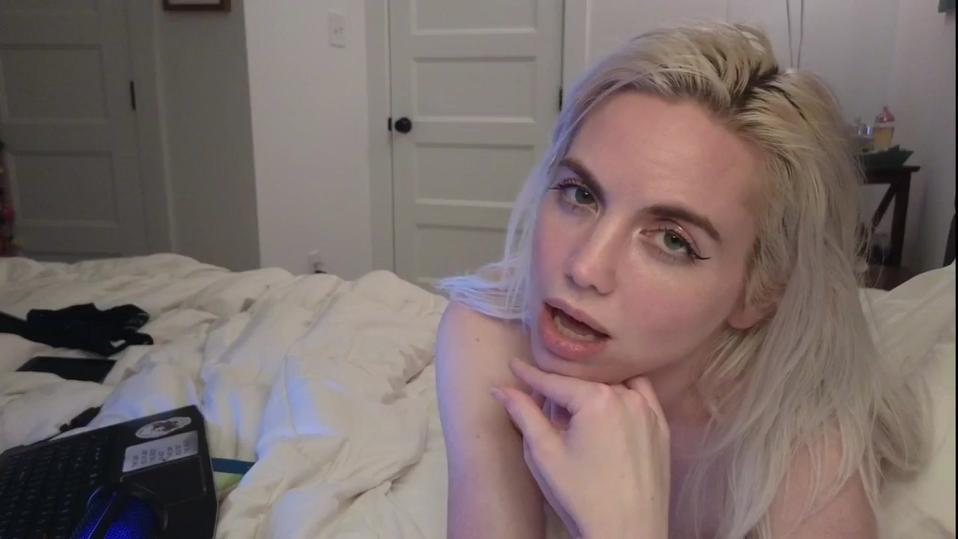 Gallery image thumbnail from GiaGeorge25's myfreecams stream on, 06/08/2025, 05:07 image 11 of 20