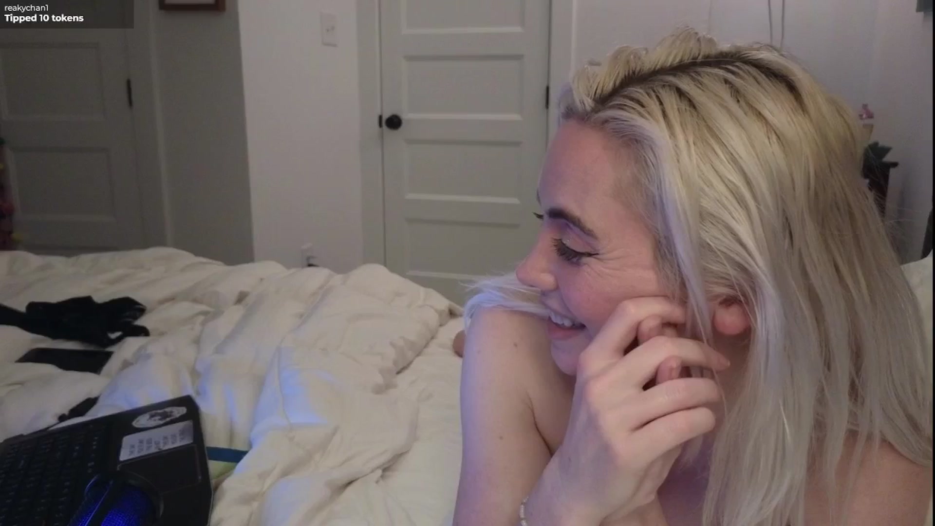 Gallery image thumbnail from GiaGeorge25's myfreecams stream on, 06/08/2025, 05:07 image 12 of 20