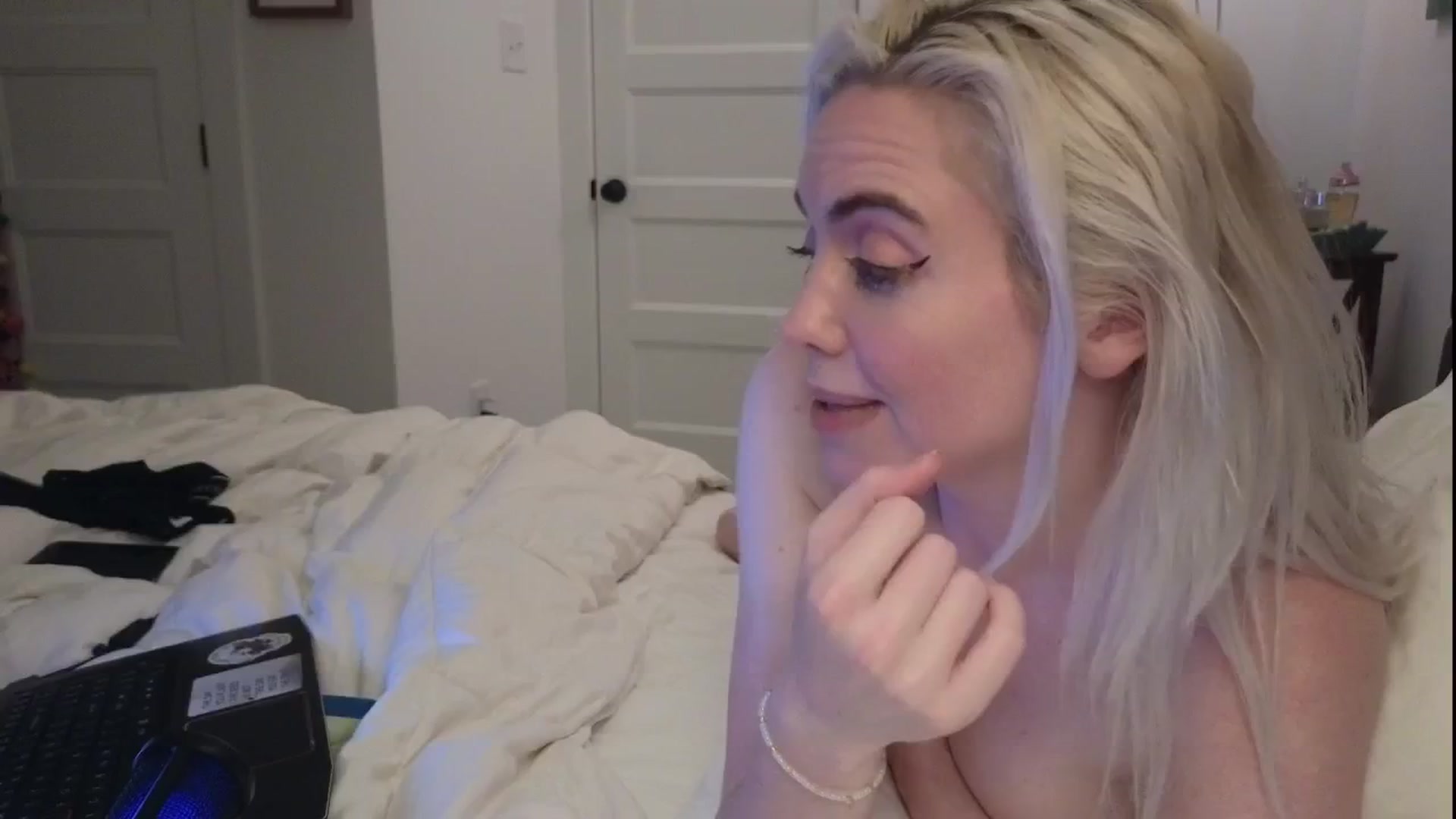 Gallery image thumbnail from GiaGeorge25's myfreecams stream on, 06/08/2025, 05:07 image 10 of 20
