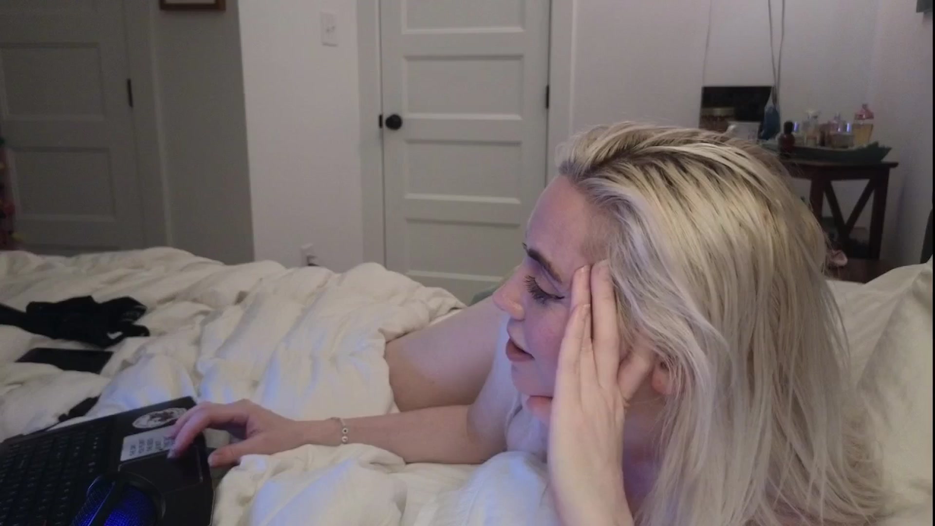 Gallery image thumbnail from GiaGeorge25's myfreecams stream on, 06/08/2025, 05:07 image 15 of 20