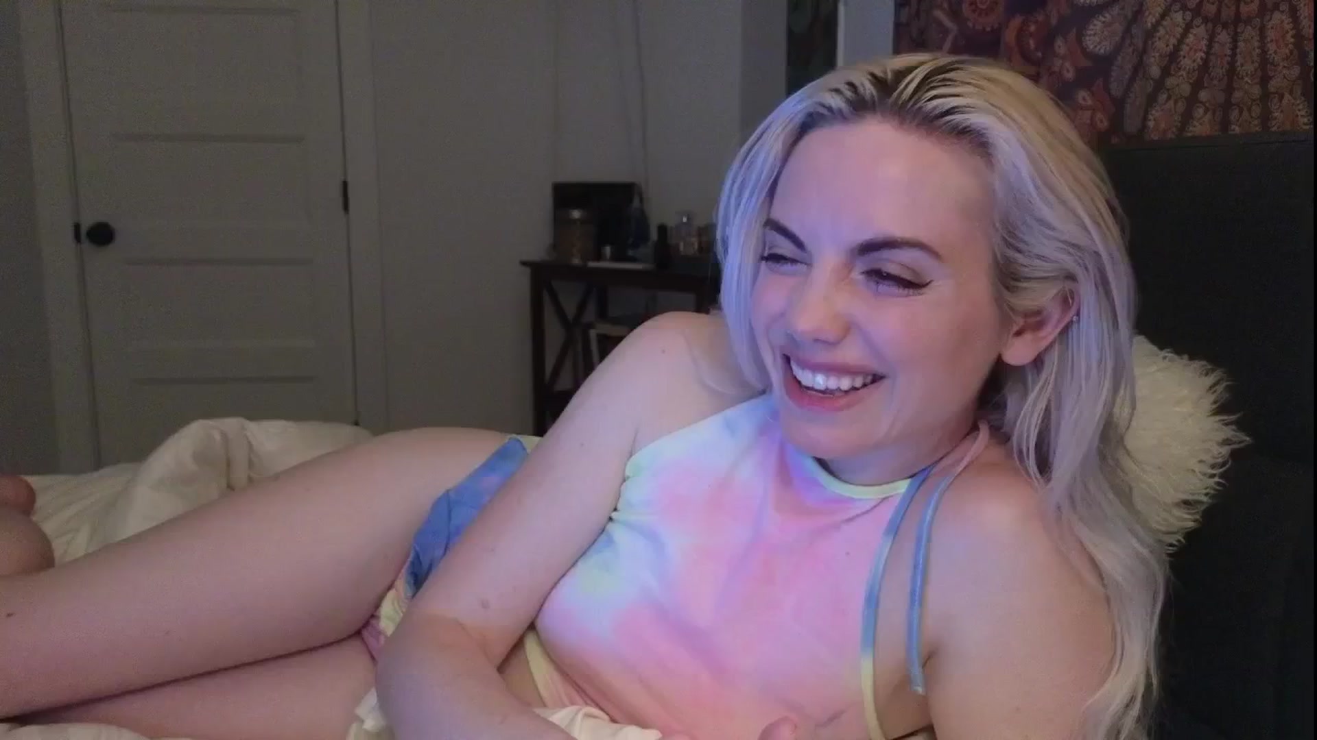 Gallery image thumbnail from GiaGeorge25's myfreecams stream on, 06/22/2025, 03:47 image 15 of 20
