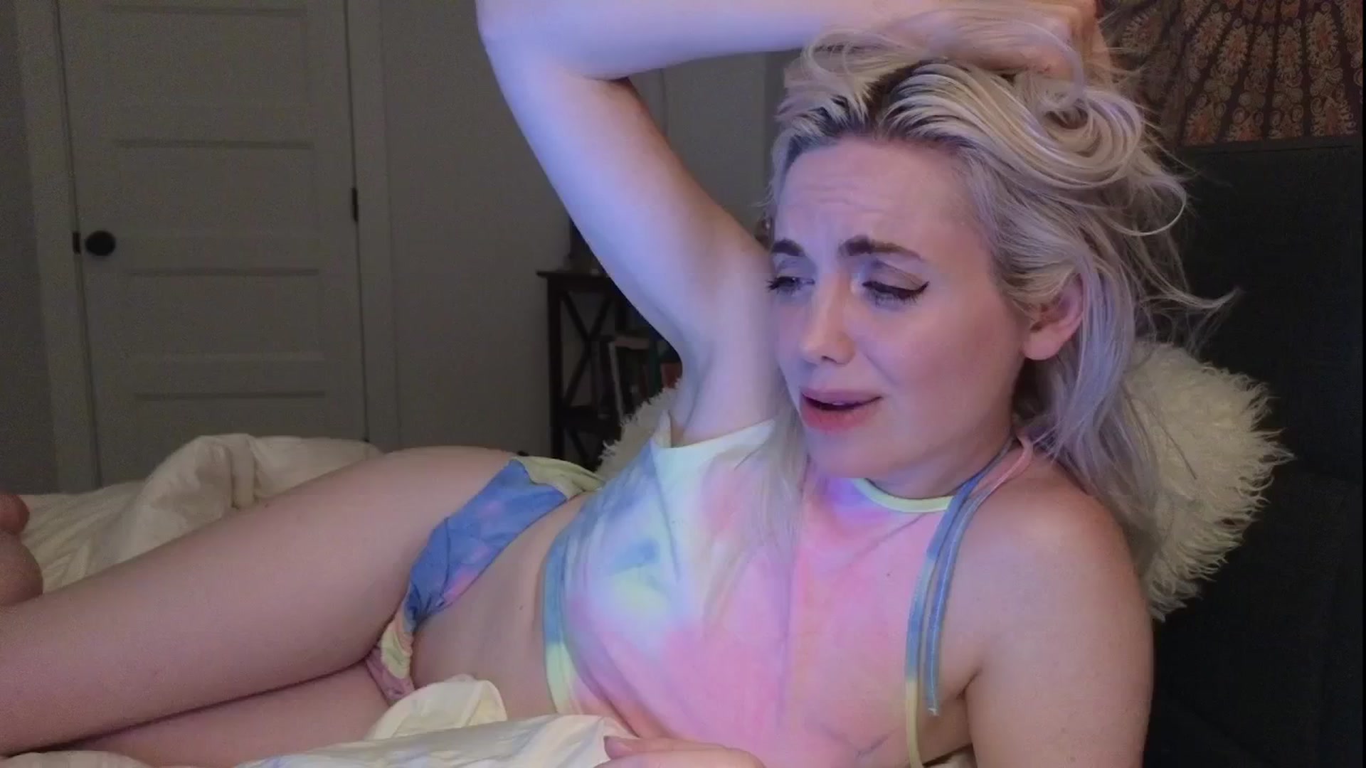 Gallery image thumbnail from GiaGeorge25's myfreecams stream on, 06/22/2025, 03:47 image 13 of 20