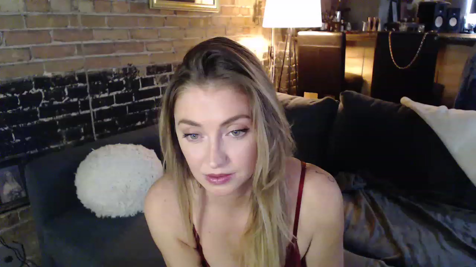 Gallery image thumbnail from GiaPeach's myfreecams stream on, 11/17/2022, 06:34 image 9 of 20