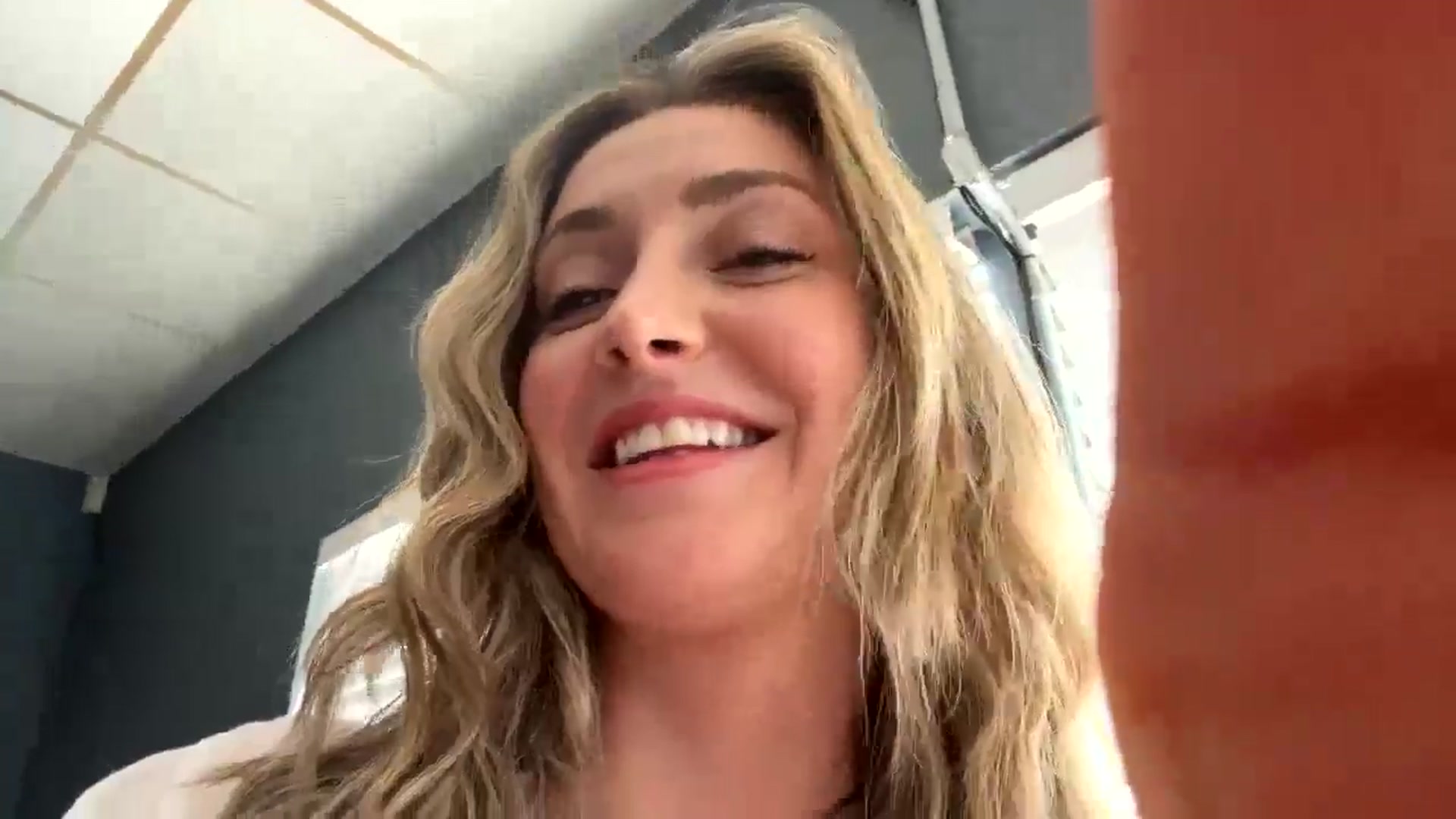 Gallery image thumbnail from GiaPeach's myfreecams stream on, 10/17/2024, 21:12 image 6 of 20