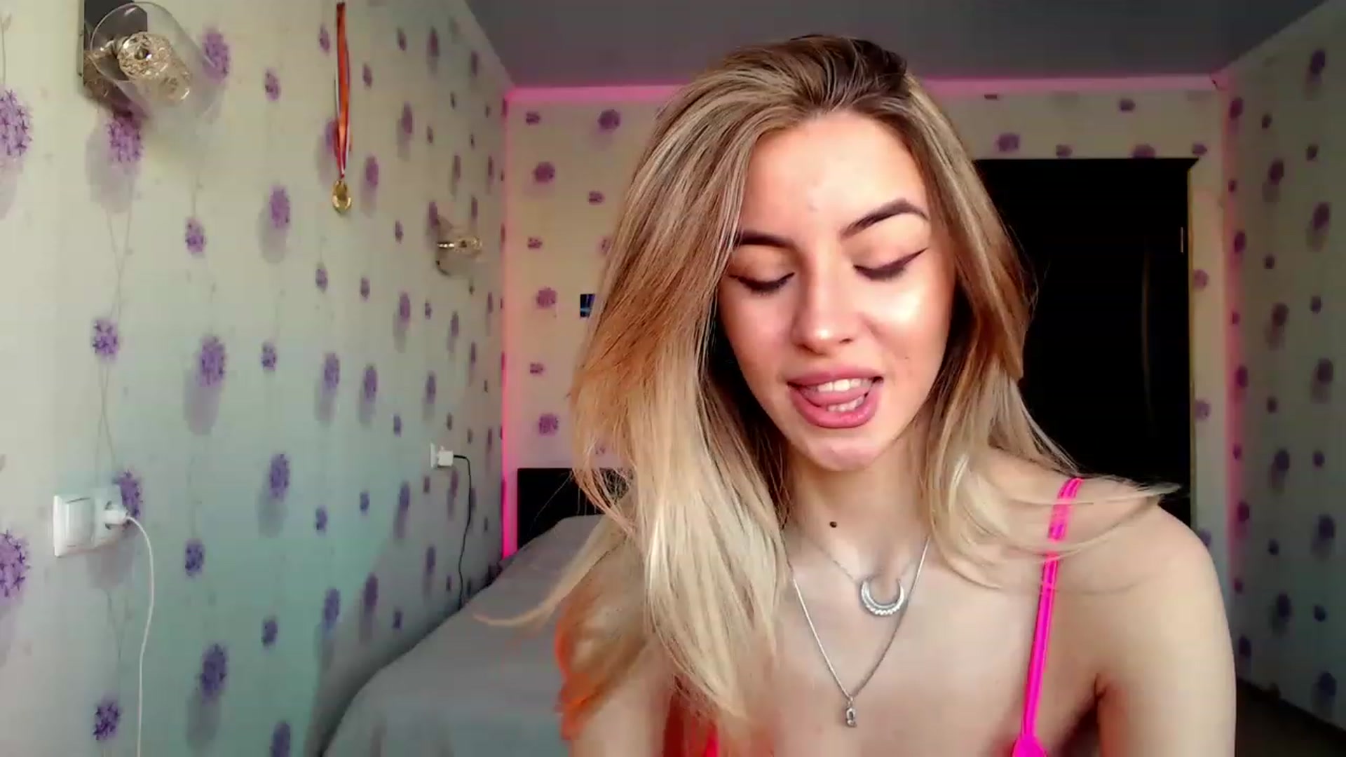 Gallery image thumbnail from GiaSweets's myfreecams stream on, 11/25/2022, 09:50 image 6 of 20