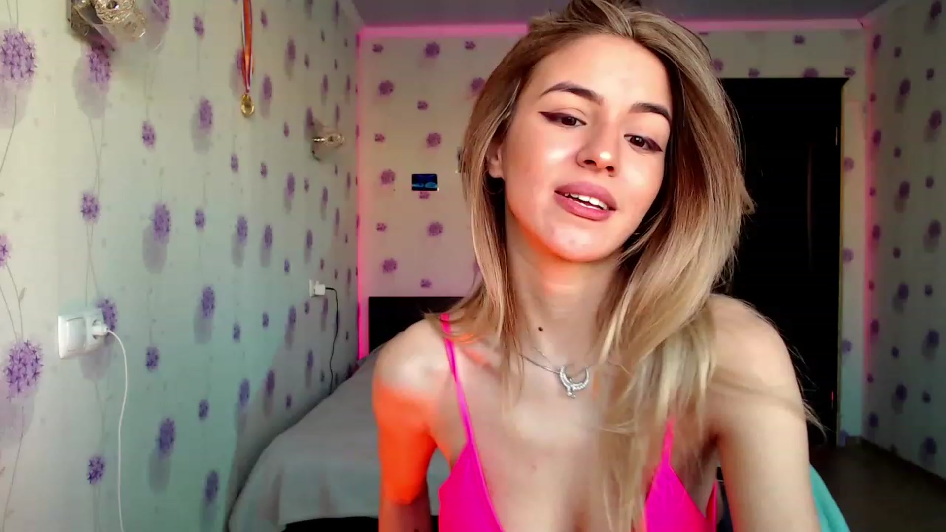 Gallery image thumbnail from GiaSweets's myfreecams stream on, 11/25/2022, 09:50 image 1 of 20