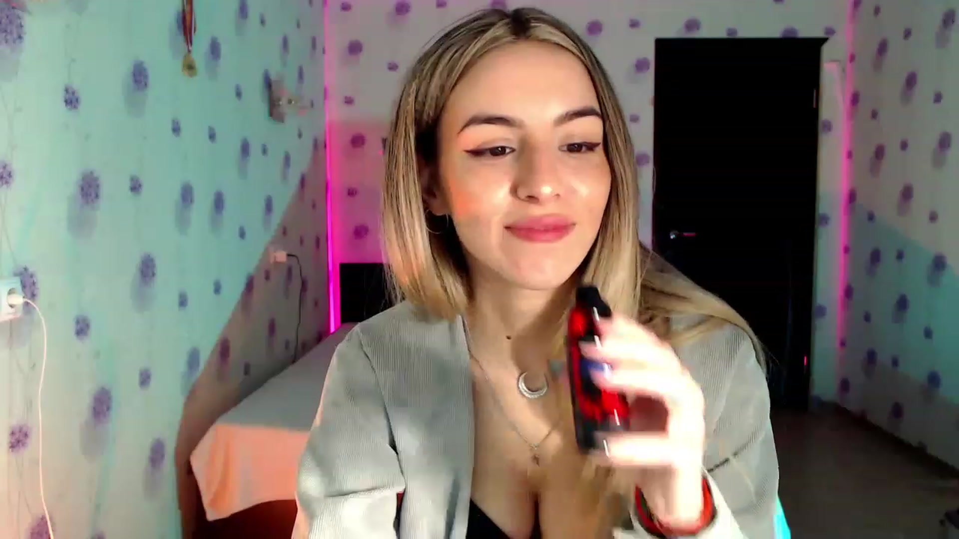 Gallery image thumbnail from GiaSweets's myfreecams stream on, 11/26/2022, 03:16 image 15 of 20