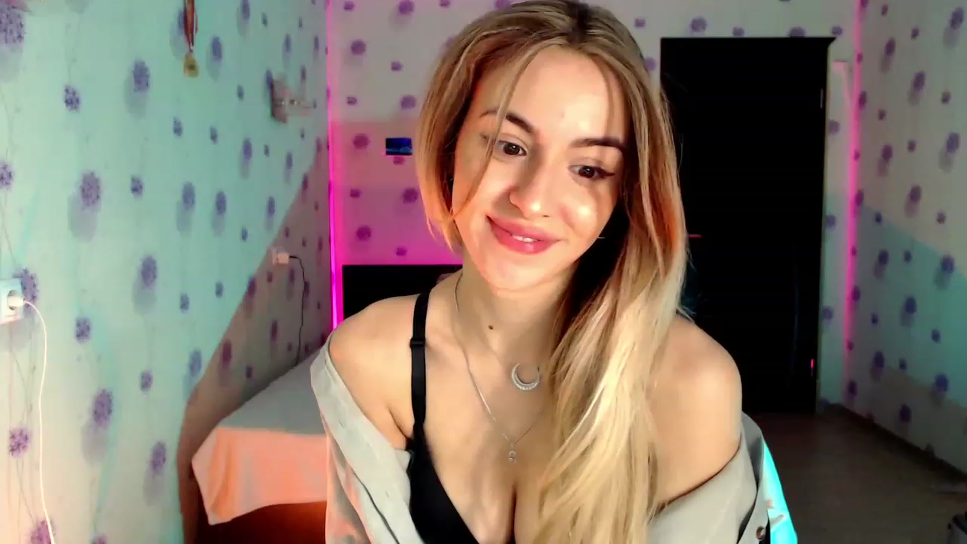 Gallery image thumbnail from GiaSweets's myfreecams stream on, 11/26/2022, 03:16 image 8 of 20