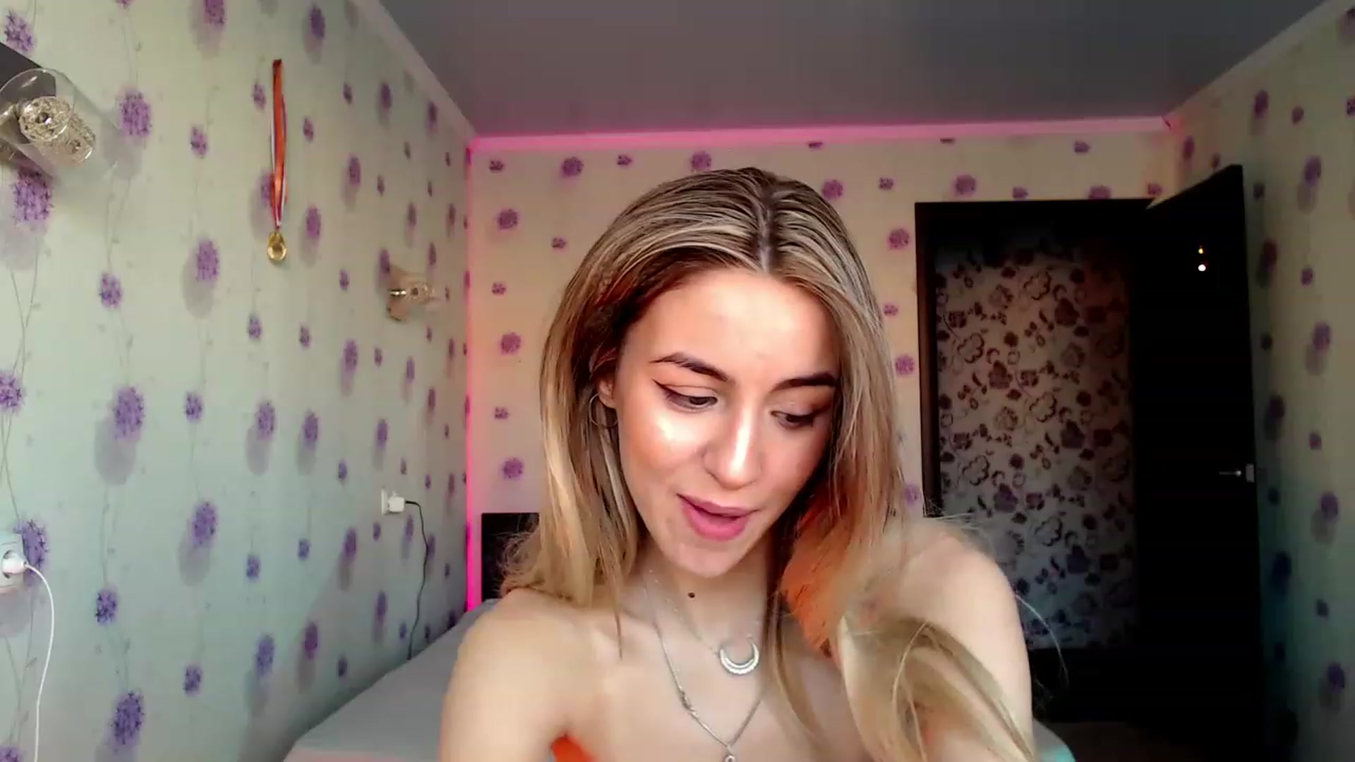Gallery image thumbnail from GiaSweets's myfreecams stream on, 11/26/2022, 08:39 image 16 of 20