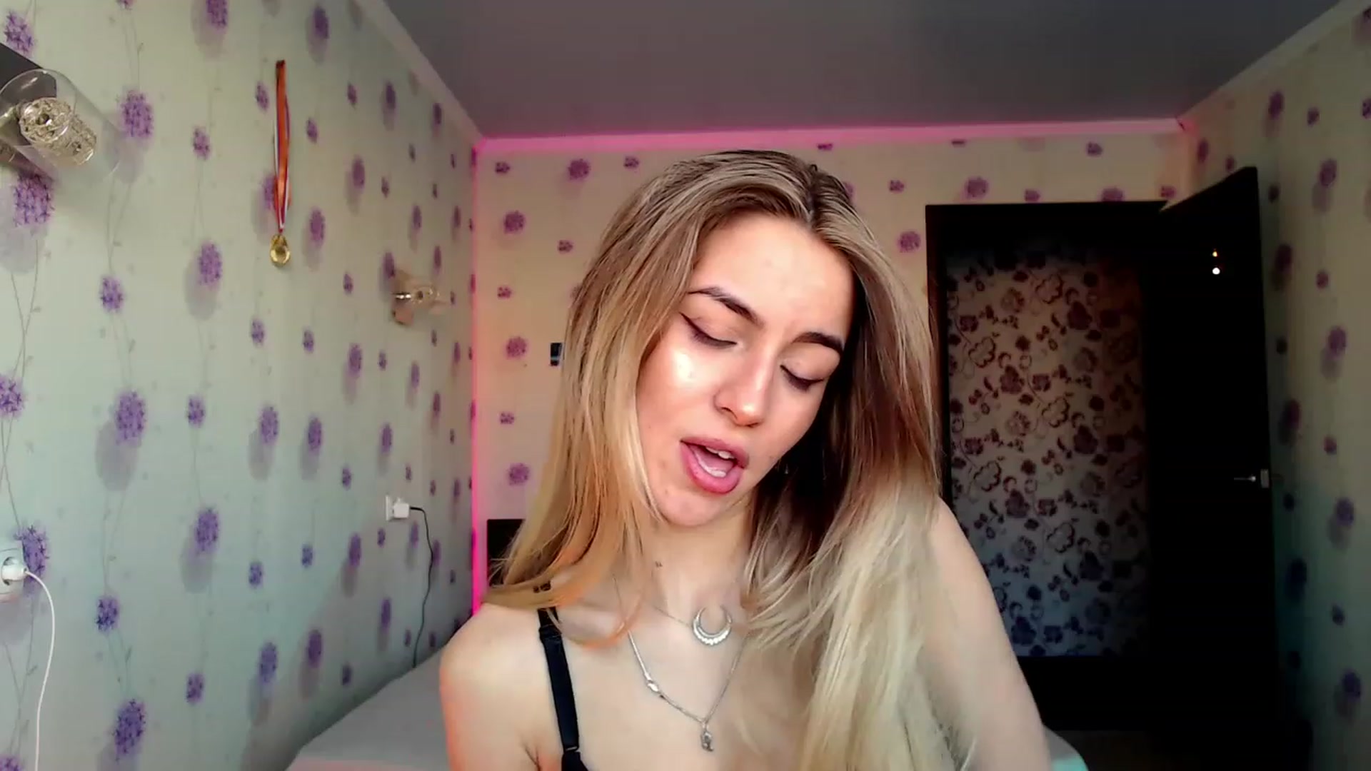 Gallery image thumbnail from GiaSweets's myfreecams stream on, 11/26/2022, 08:39 image 19 of 20