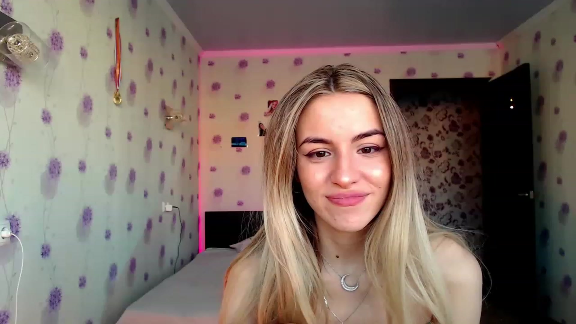Gallery image thumbnail from GiaSweets's myfreecams stream on, 11/26/2022, 08:39 image 13 of 20