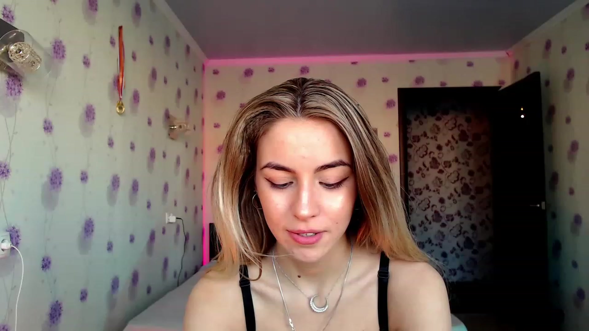 Gallery image thumbnail from GiaSweets's myfreecams stream on, 11/26/2022, 08:39 image 17 of 20