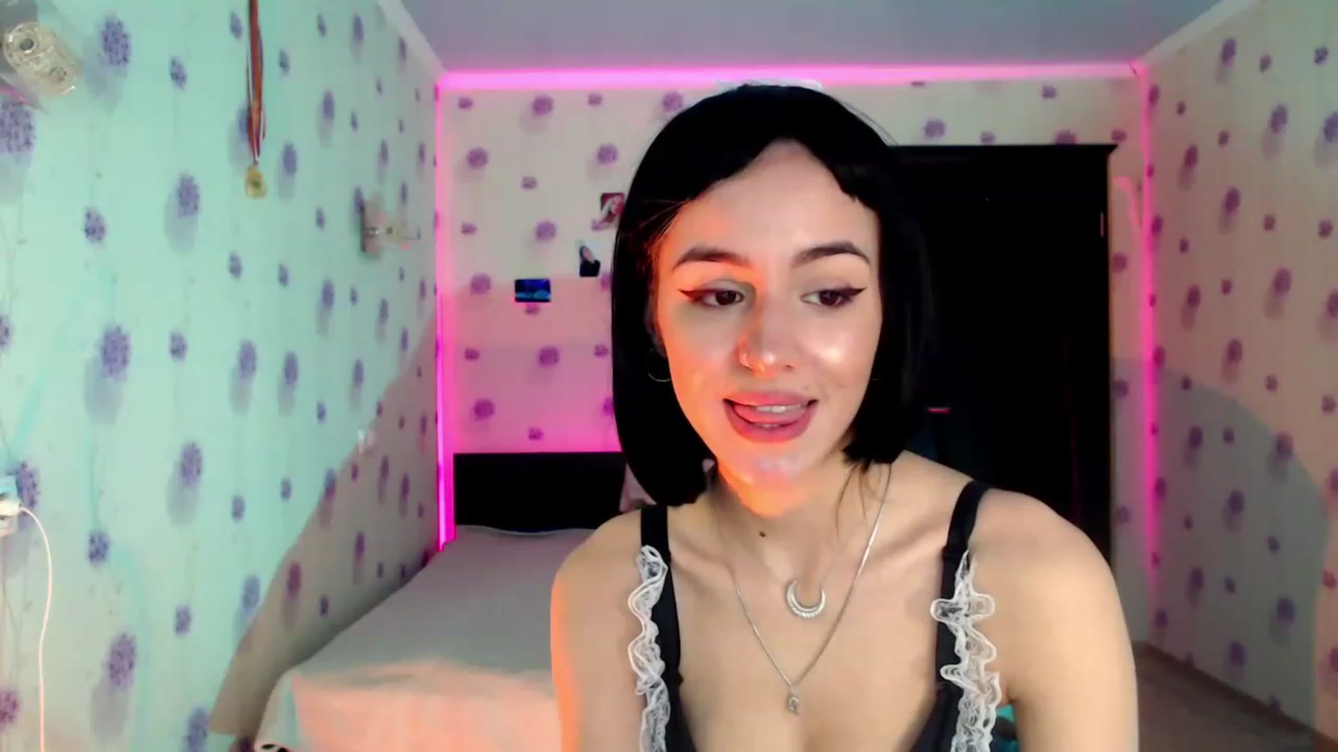 Gallery image thumbnail from GiaSweets's myfreecams stream on, 11/28/2022, 12:36 image 16 of 20