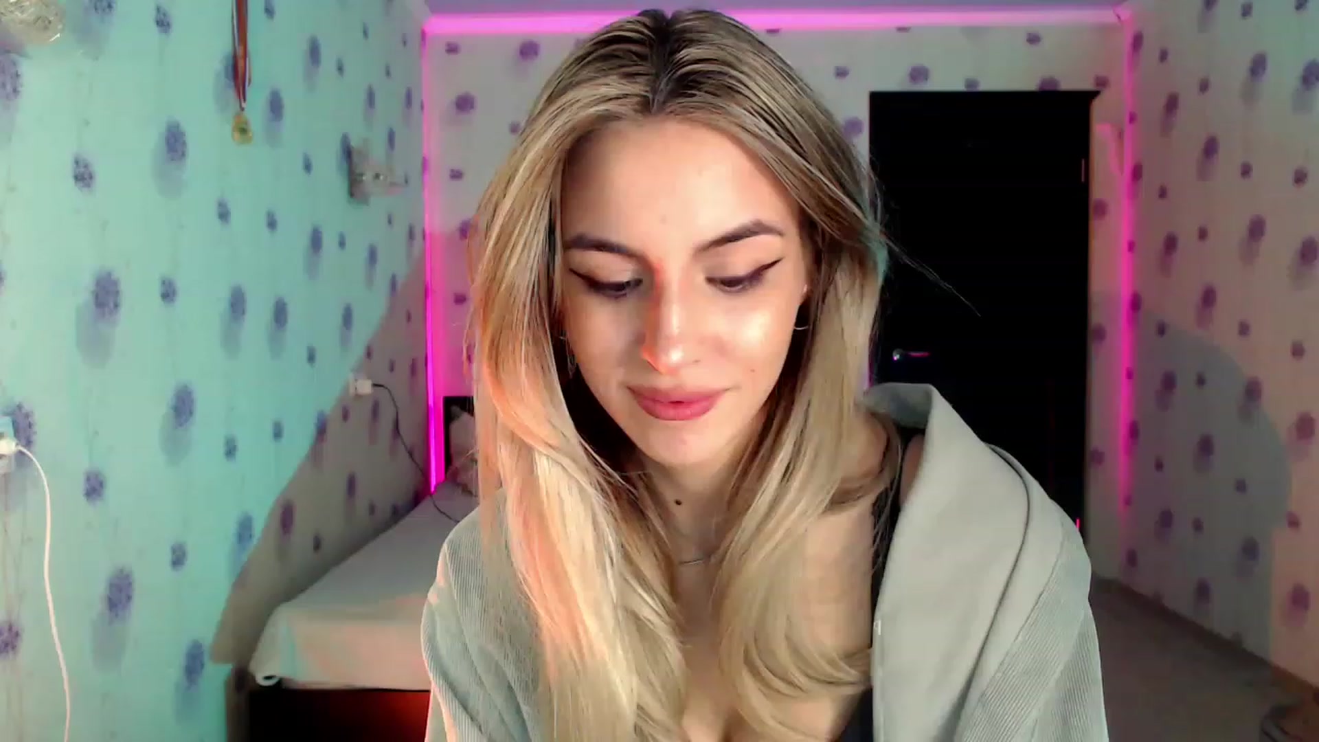 Gallery image thumbnail from GiaSweets's myfreecams stream on, 11/28/2022, 17:56 image 11 of 20