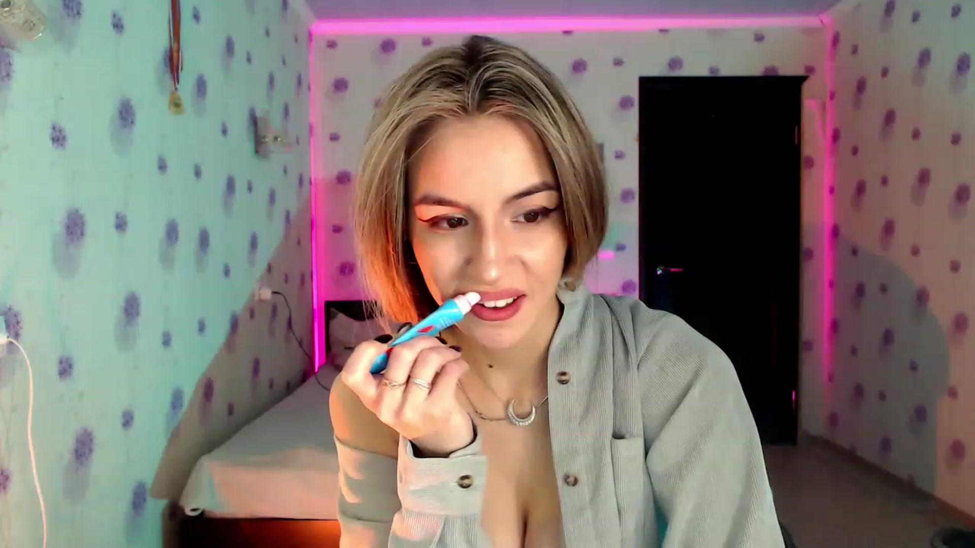 Gallery image thumbnail from GiaSweets's myfreecams stream on, 11/28/2022, 17:56 image 6 of 20