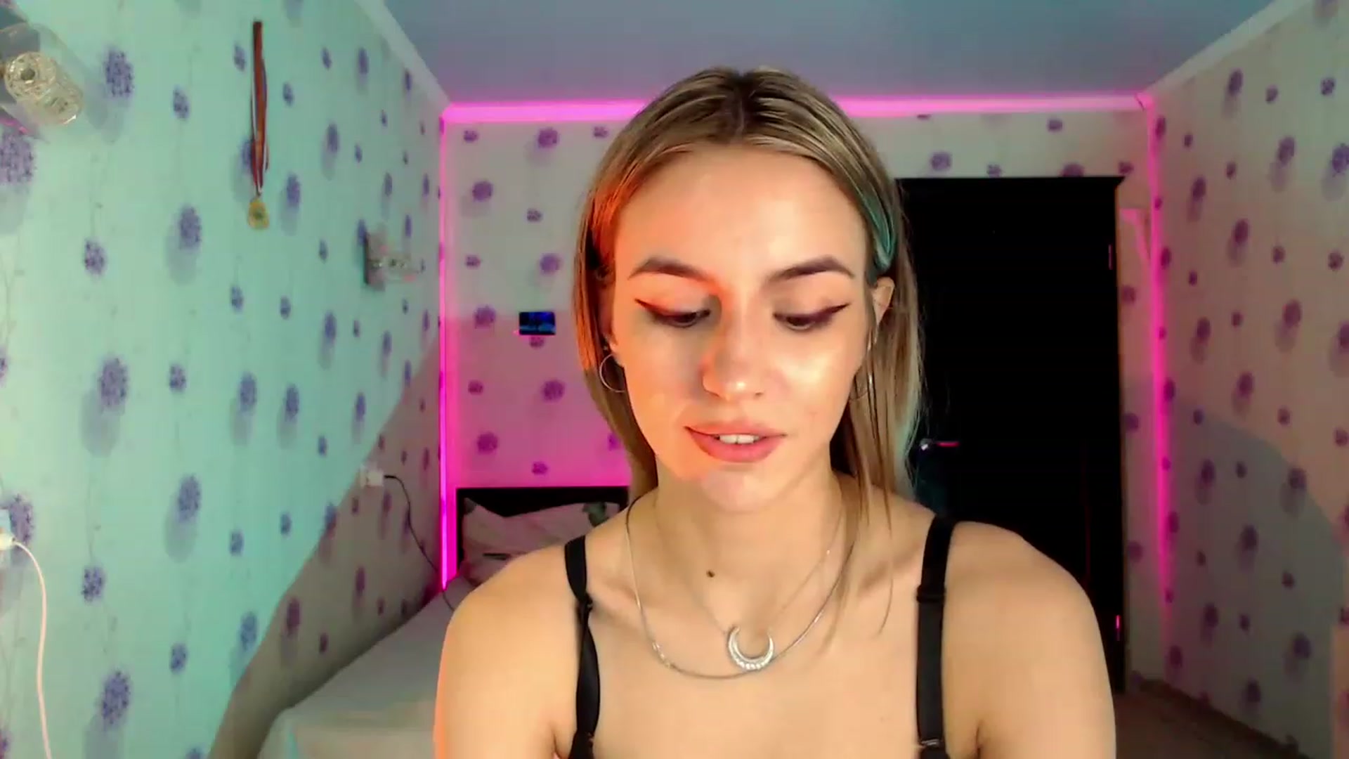 Gallery image thumbnail from GiaSweets's myfreecams stream on, 11/28/2022, 17:56 image 17 of 20