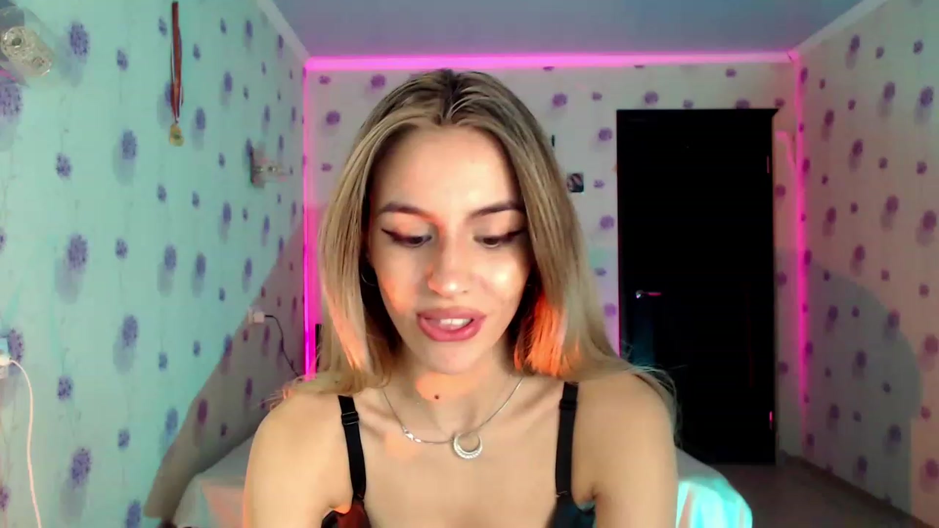 Gallery image thumbnail from GiaSweets's myfreecams stream on, 11/28/2022, 17:56 image 8 of 20