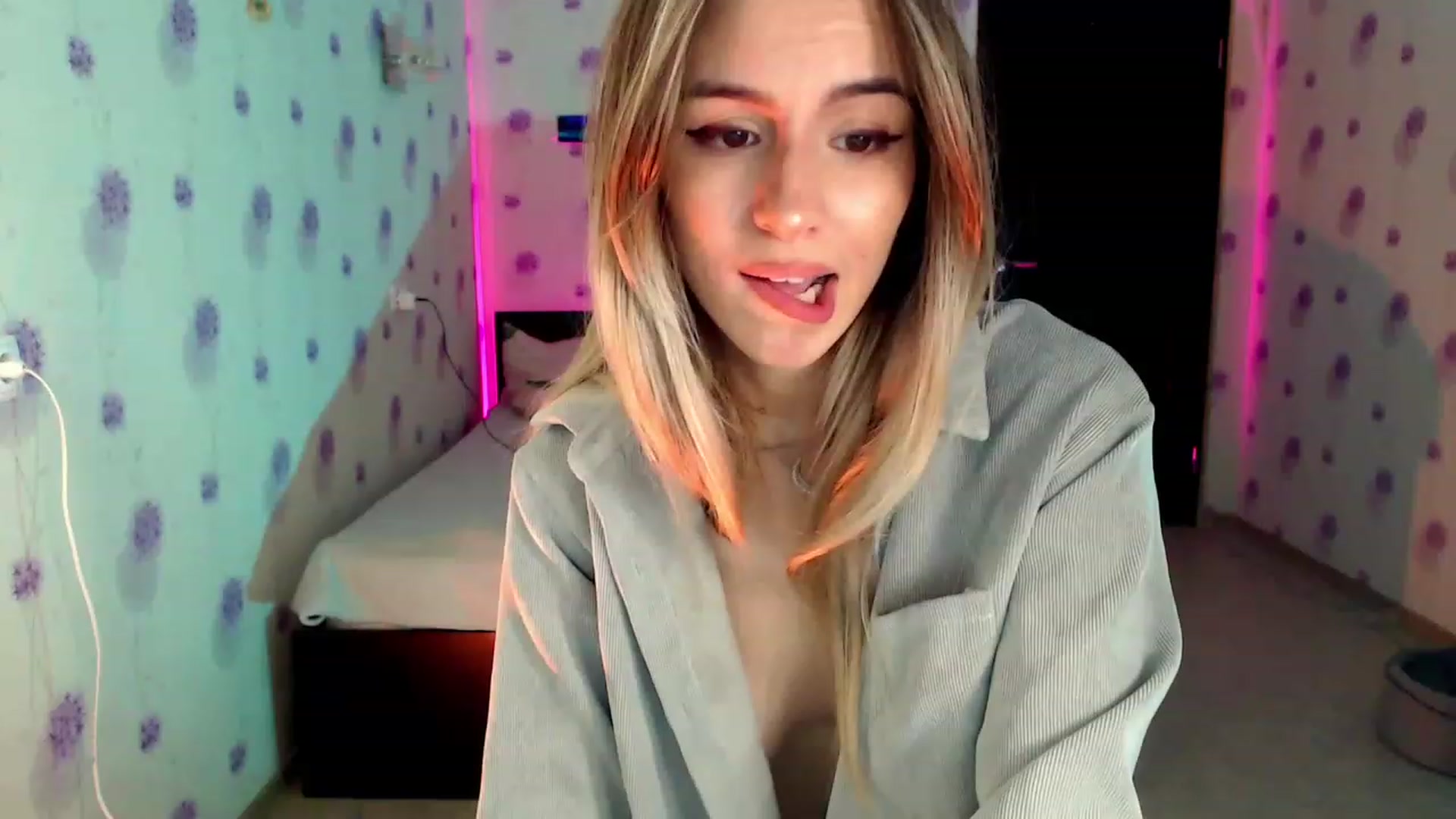 Gallery image thumbnail from GiaSweets's myfreecams stream on, 11/28/2022, 18:12 image 16 of 20