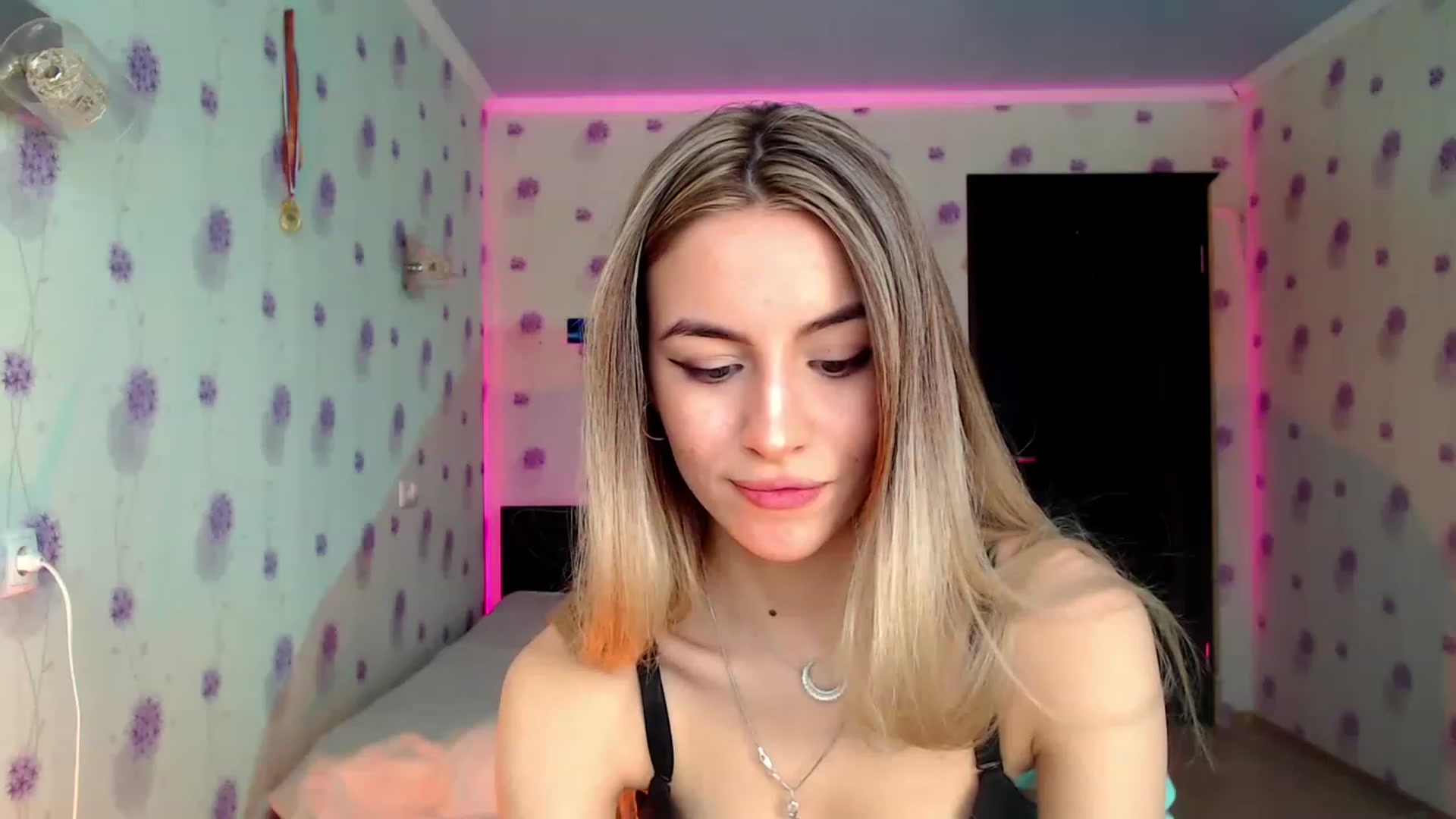 Gallery image thumbnail from GiaSweets's myfreecams stream on, 11/29/2022, 08:55 image 11 of 20
